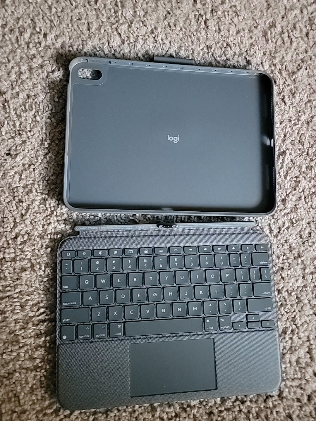 Logitech Combo Touch Keyboard Case for iPad   11"(11 gen)