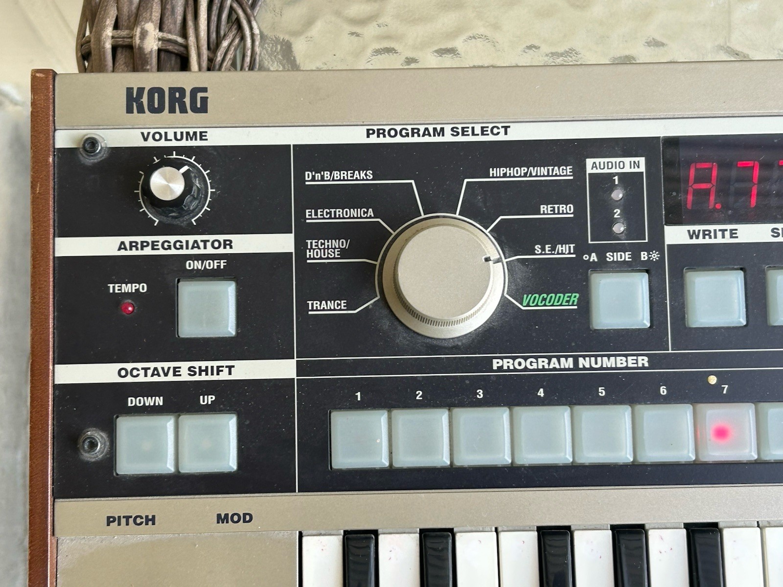 KORG microKORG 37-Key Synthesizer Vocoder ***Working***