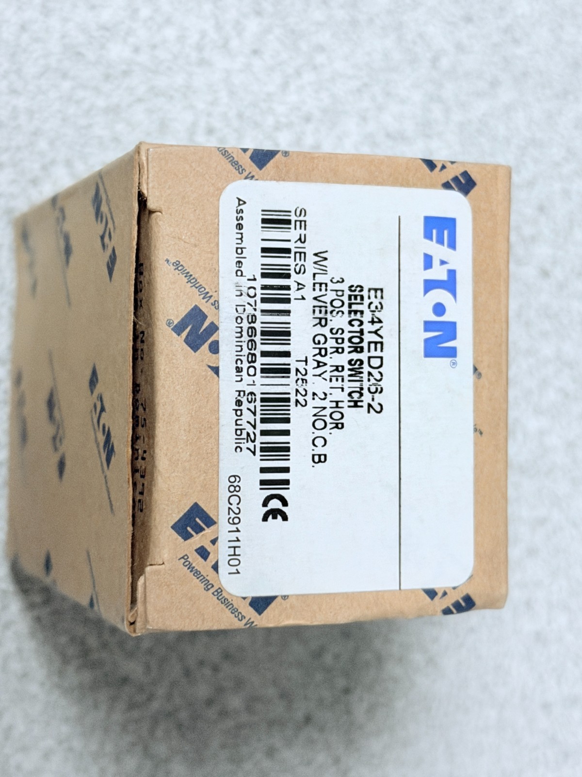 NEW EATON E34YED26-2 Selector Switch 3 Position Spring Return 2NO Corr. Resist.