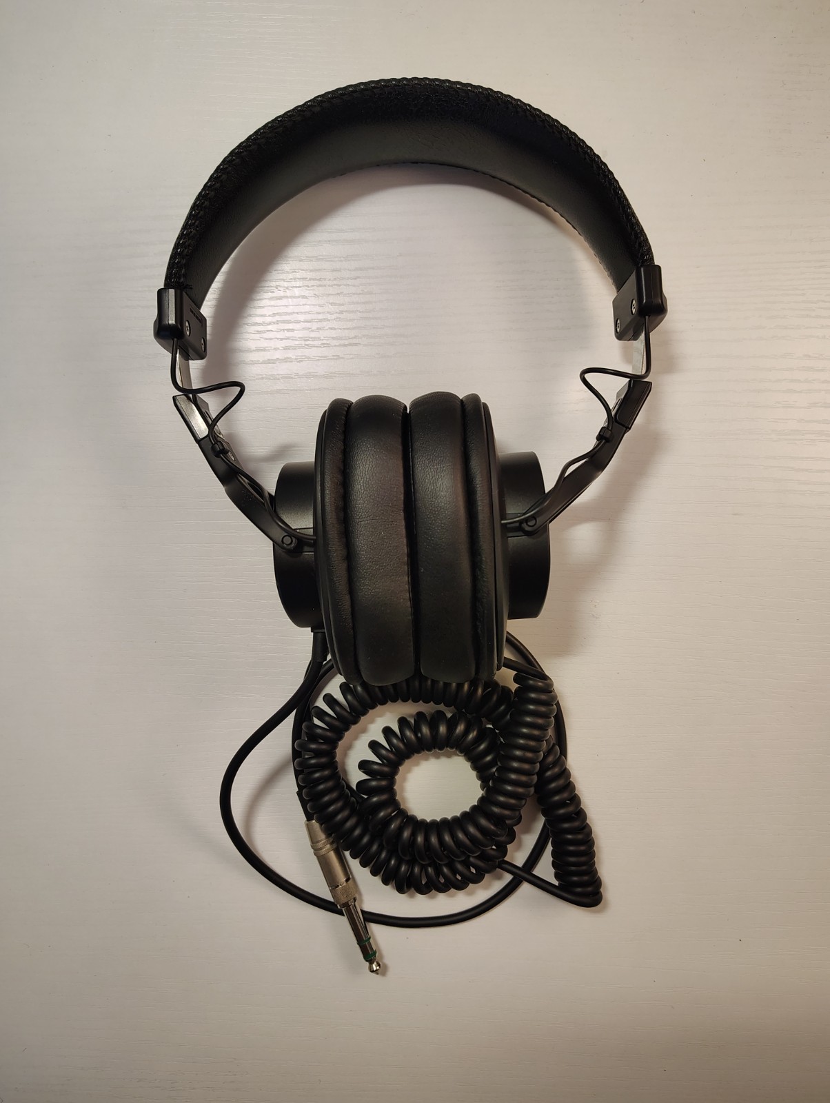 Sony MDR-V6 Studio Monitor Headphones In Great Condition With New Ear Pads