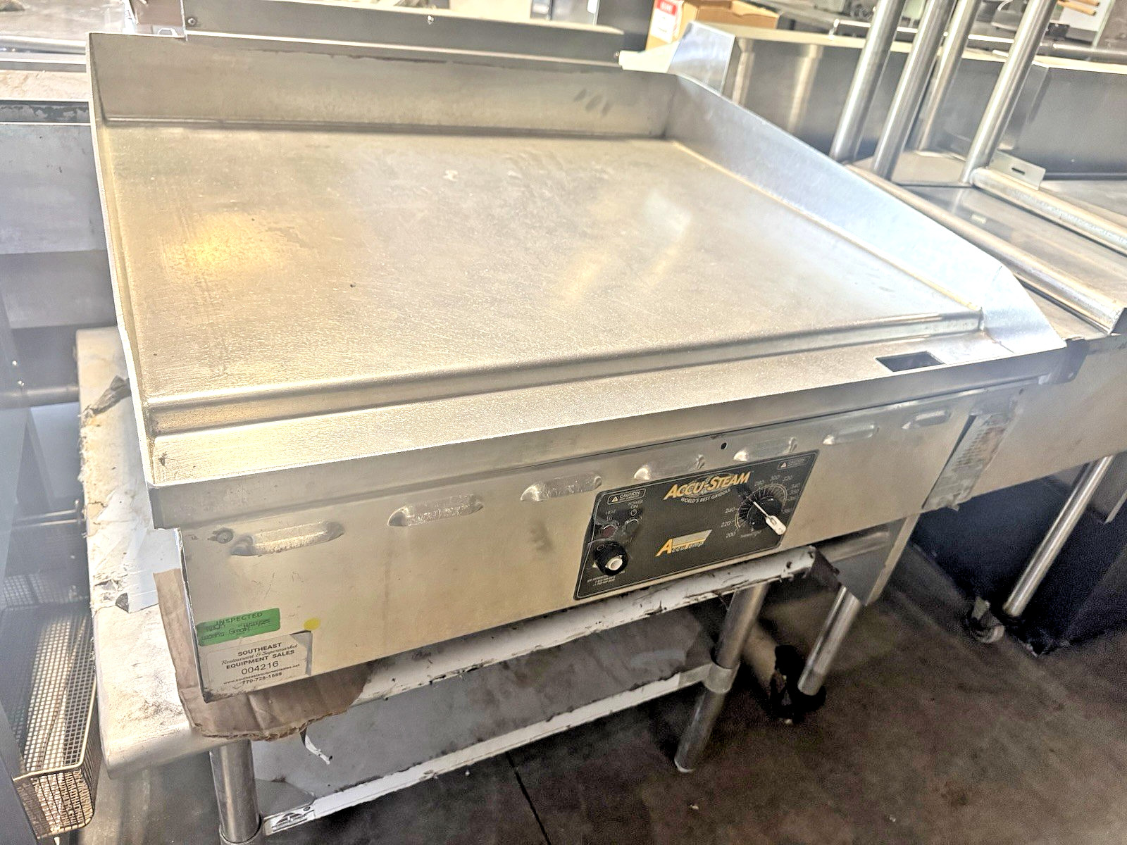 AccuTemp GGF1201A3650-T1 AccuSteam 36" x 30" Countertop Nat Gas Griddle, 70K BTU