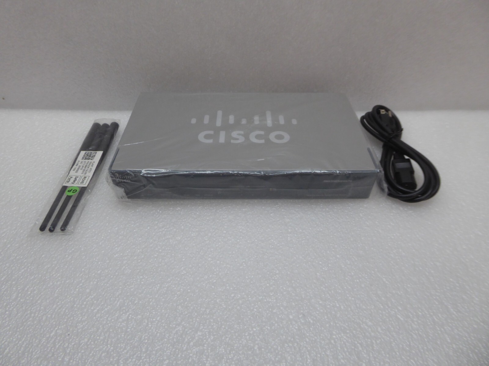 New Open Box Cisco SA 520 Security Appliance with Wireless SA520W-K9