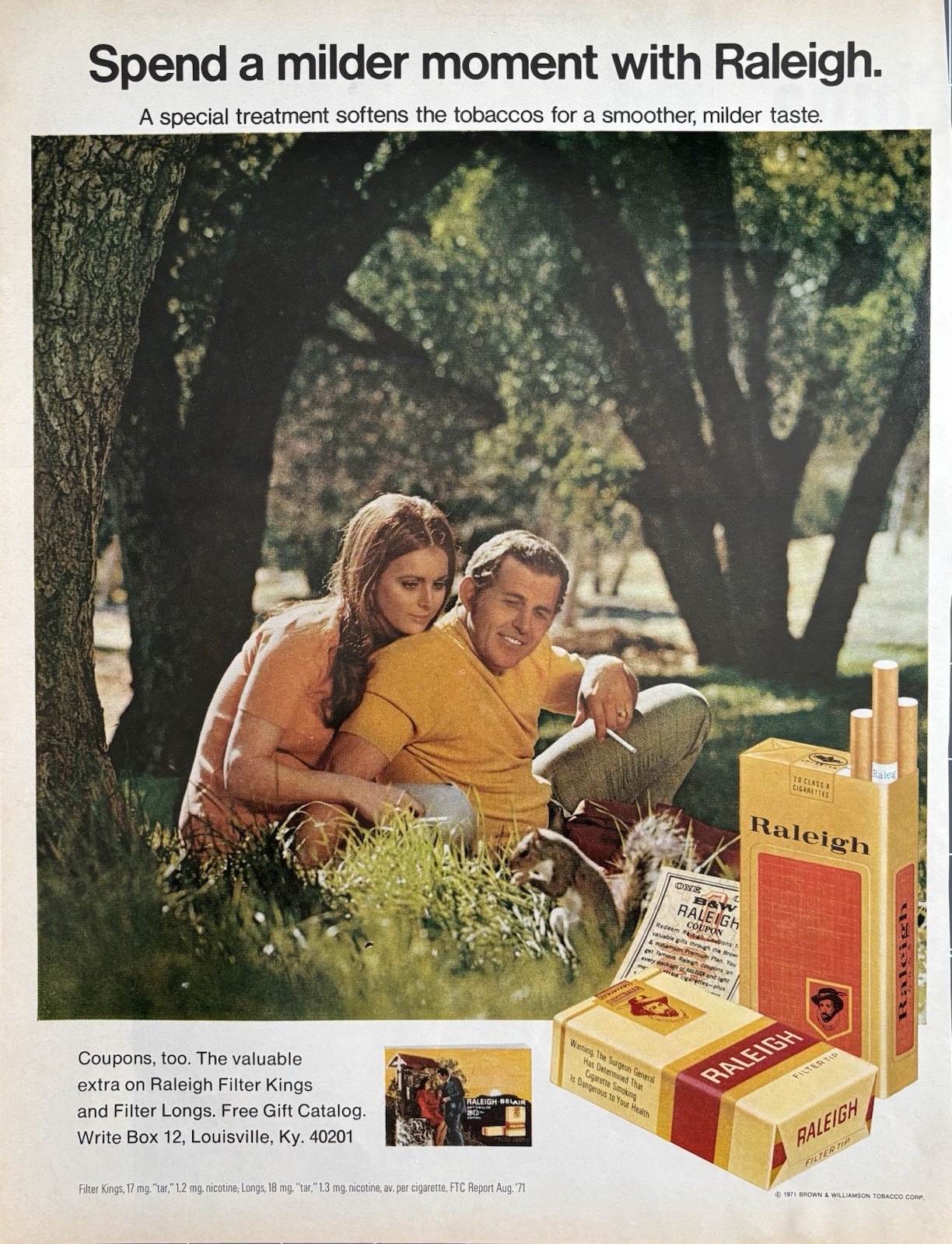 1971 Raleigh Cigarettes Original Vintage Advertisement Couple Outdoors Print Ad