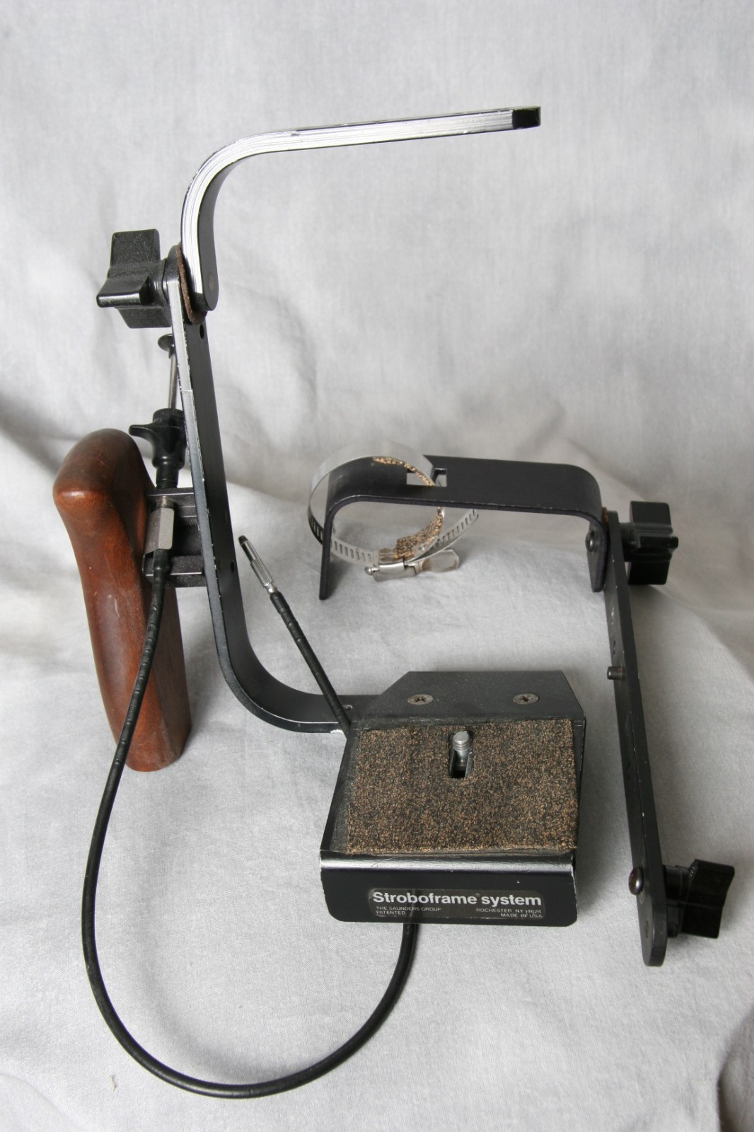 Stroboframe fixed flash bracket for 6x6 w/SLR Cable release and Antitwist Plate