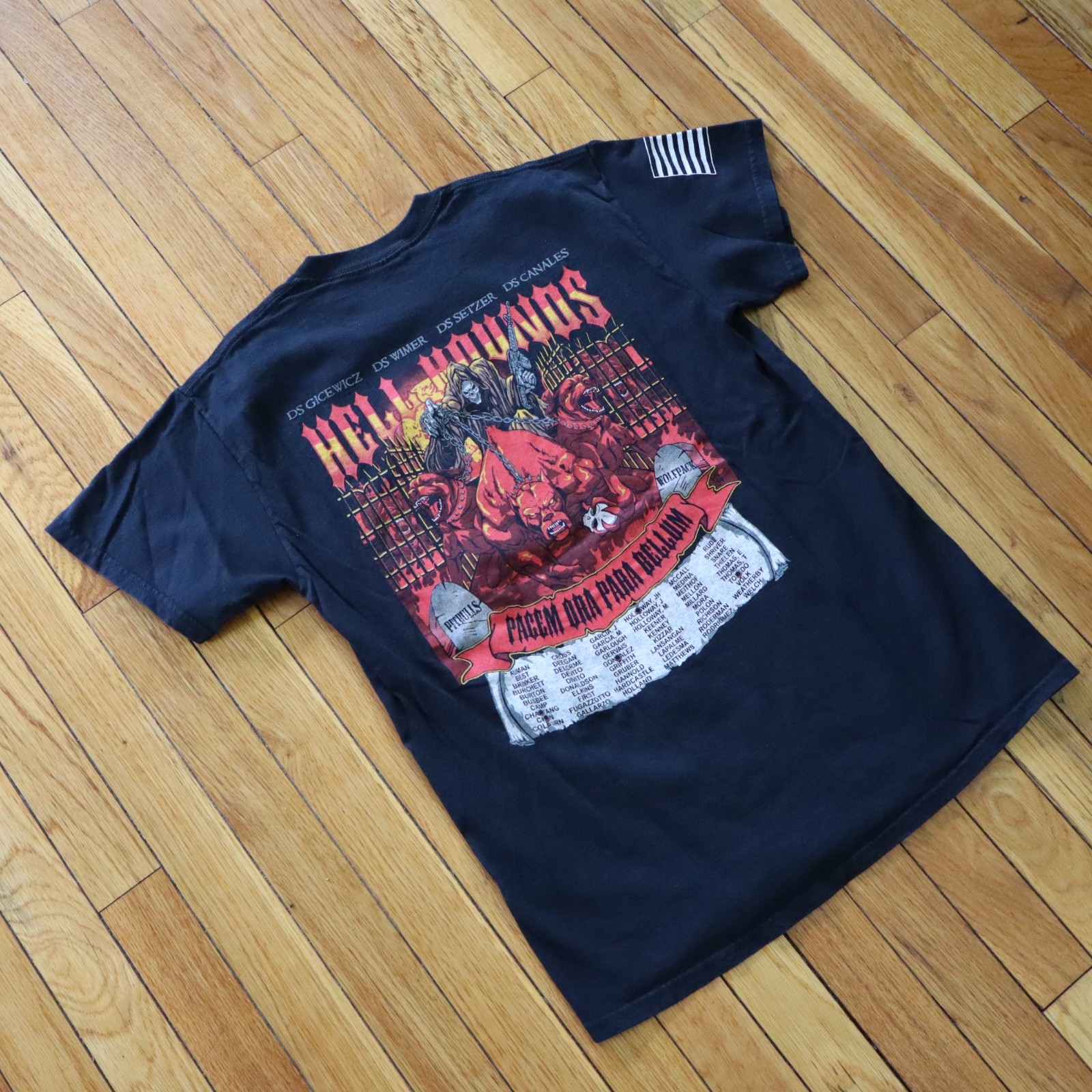 DISCONTINUED 31ST PLATOON ALPHA BATTERY HELL HOUNDS SHIRT MENS MEDIUM MILITARY
