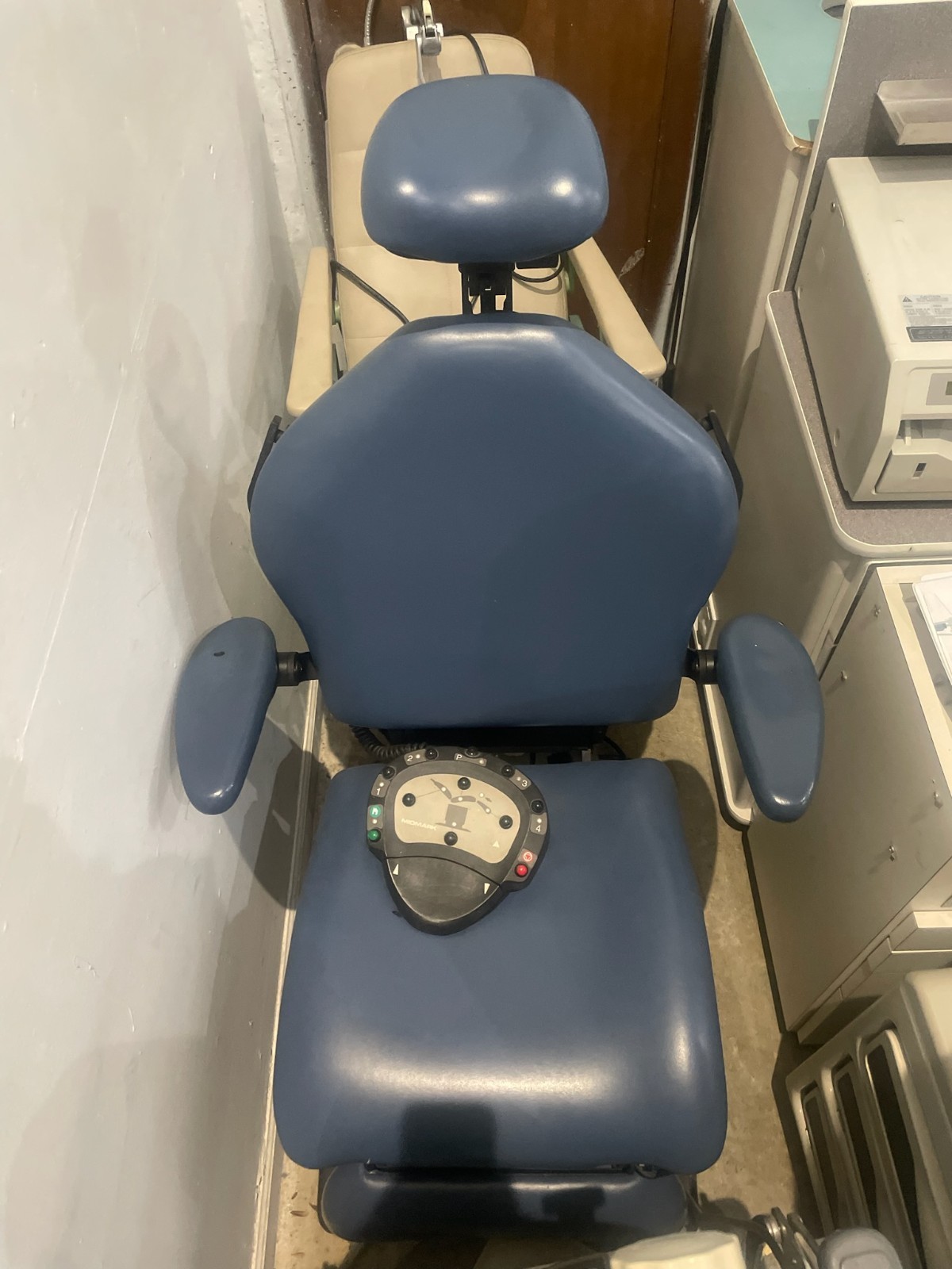 Pre-Owned Midmark 419 Programmable Power Procedure Table Chair 419-004