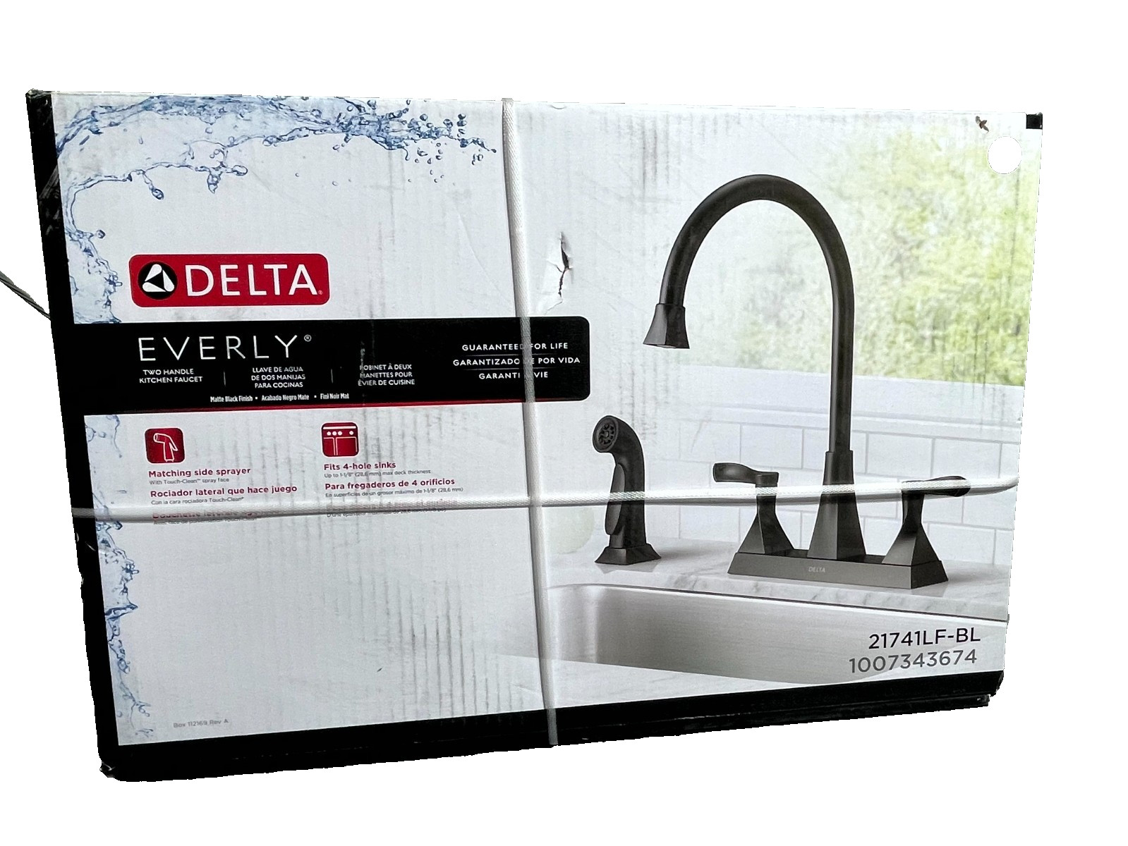 Delta Everly Double Handle Kitchen Faucet with Sprayer in Matte Black 21741LF-BL