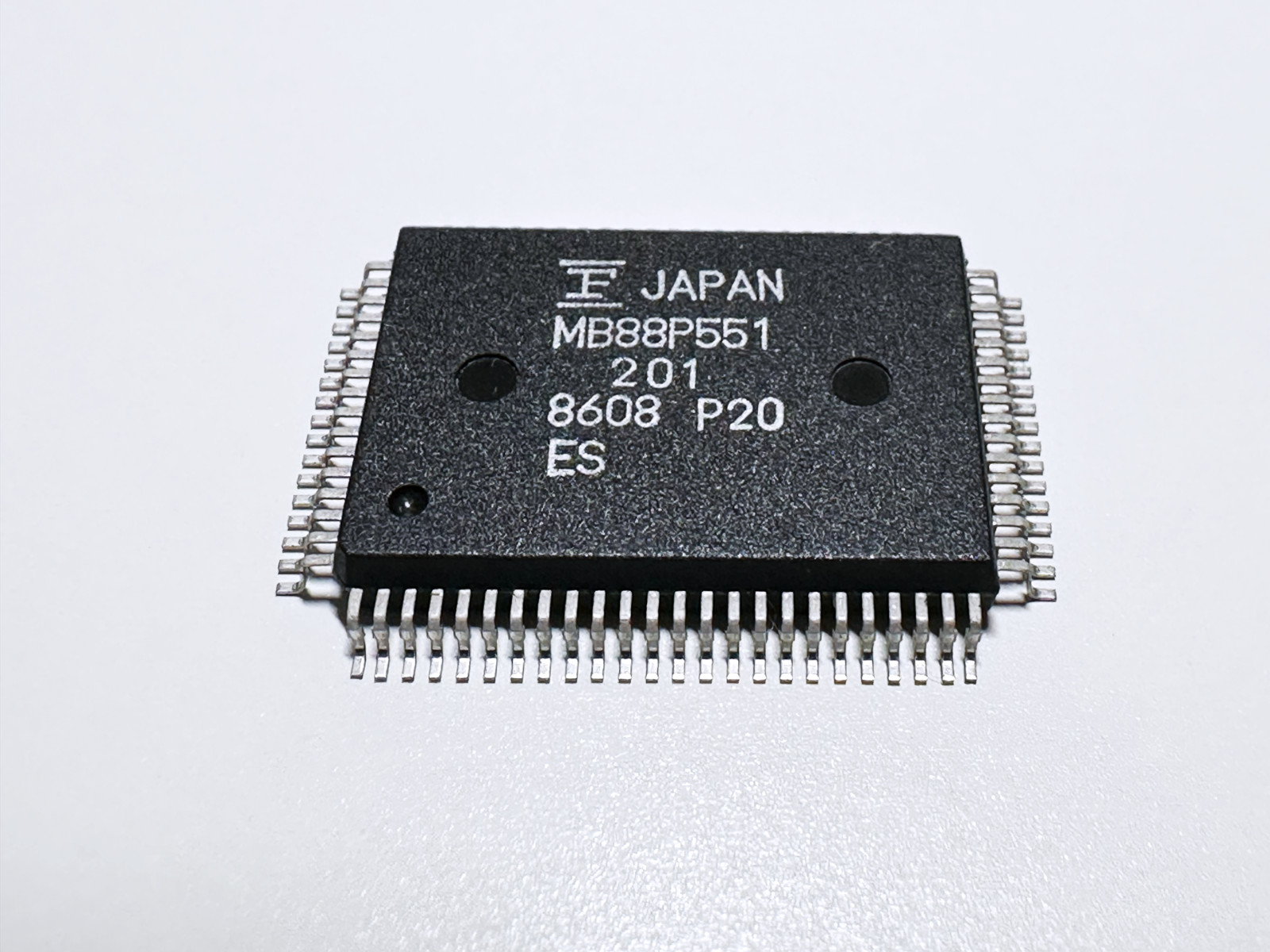 MB88P551 Fujitsu 4 Bit CMOS Microcontroller 8K x 8 ROM 256 x 4 RAM QFP-80