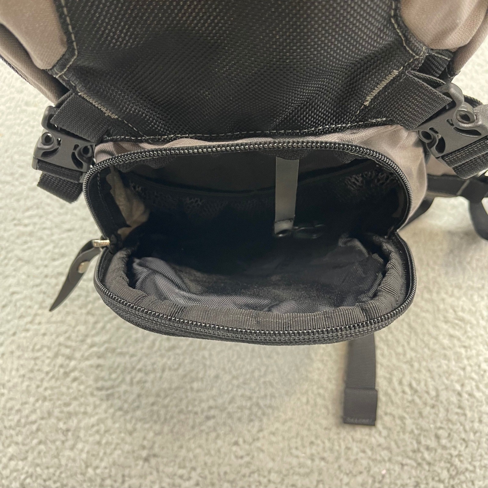 CamelBak Chaos Black Grey Hydration Pack Backpack w/ 2L Bladder Hydrate or Die
