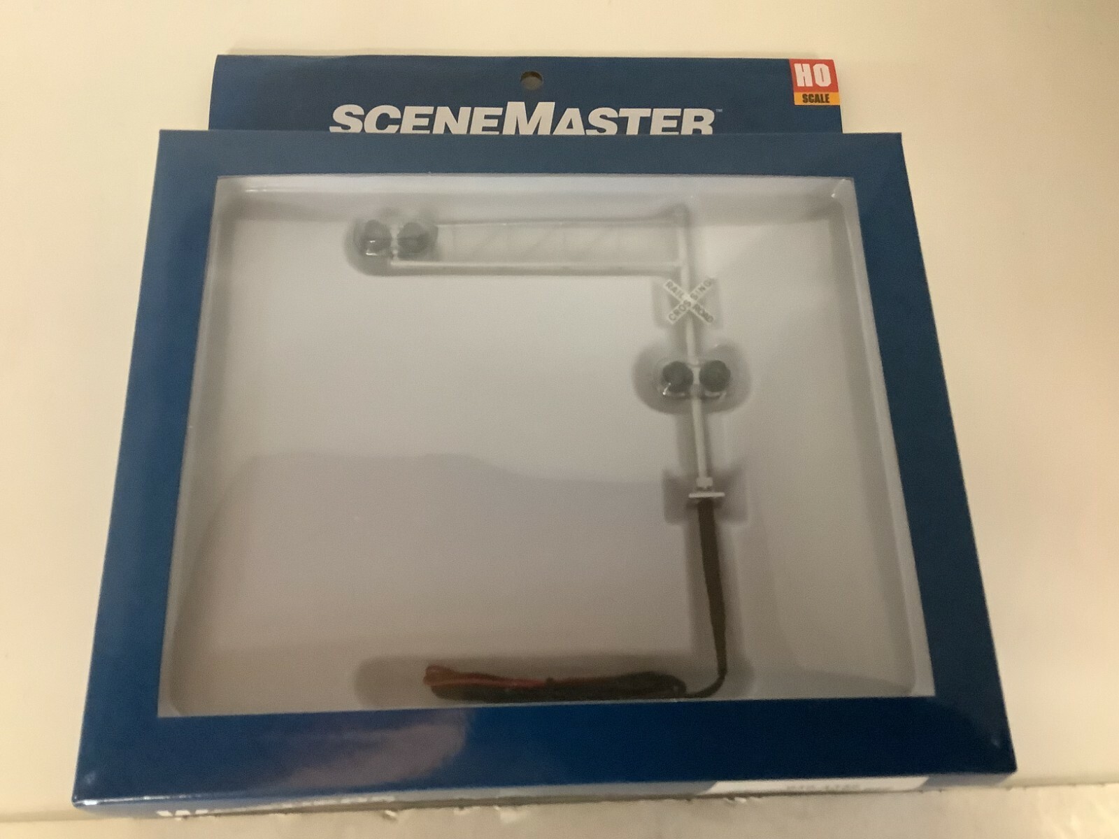 Walthers #94-4332 HO scale "Cantilever Grade Signal"