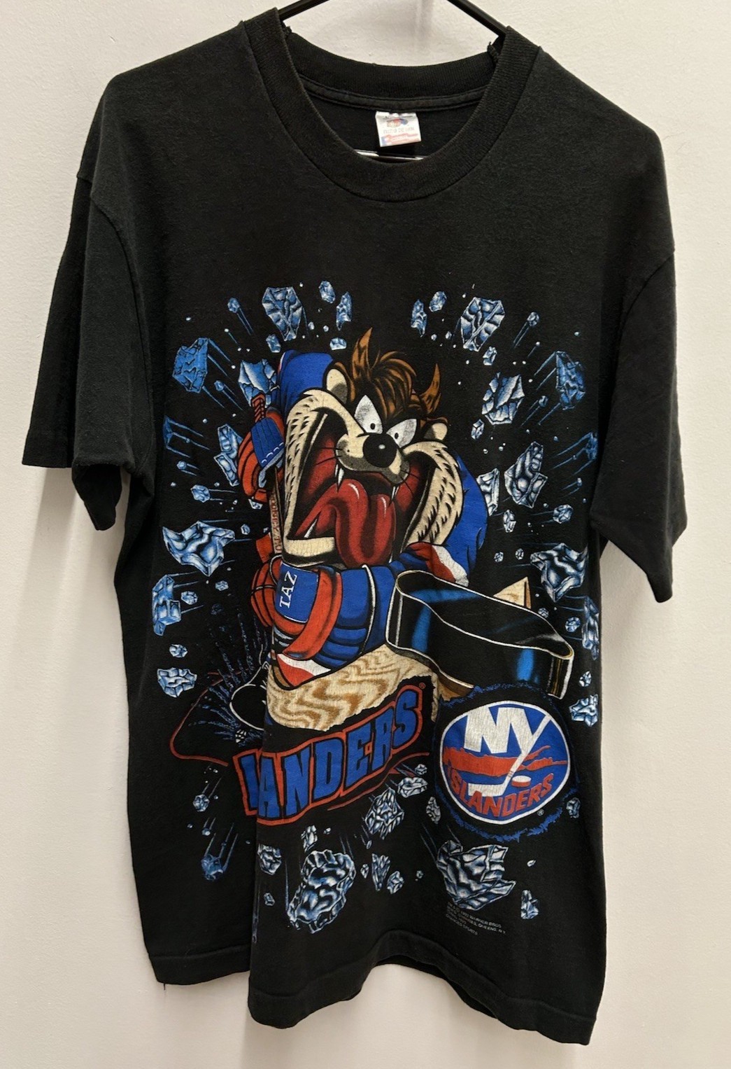 Vintage 1993 Looney Tunes Taz NHL New York Islanders Hockey Shirt AN67143