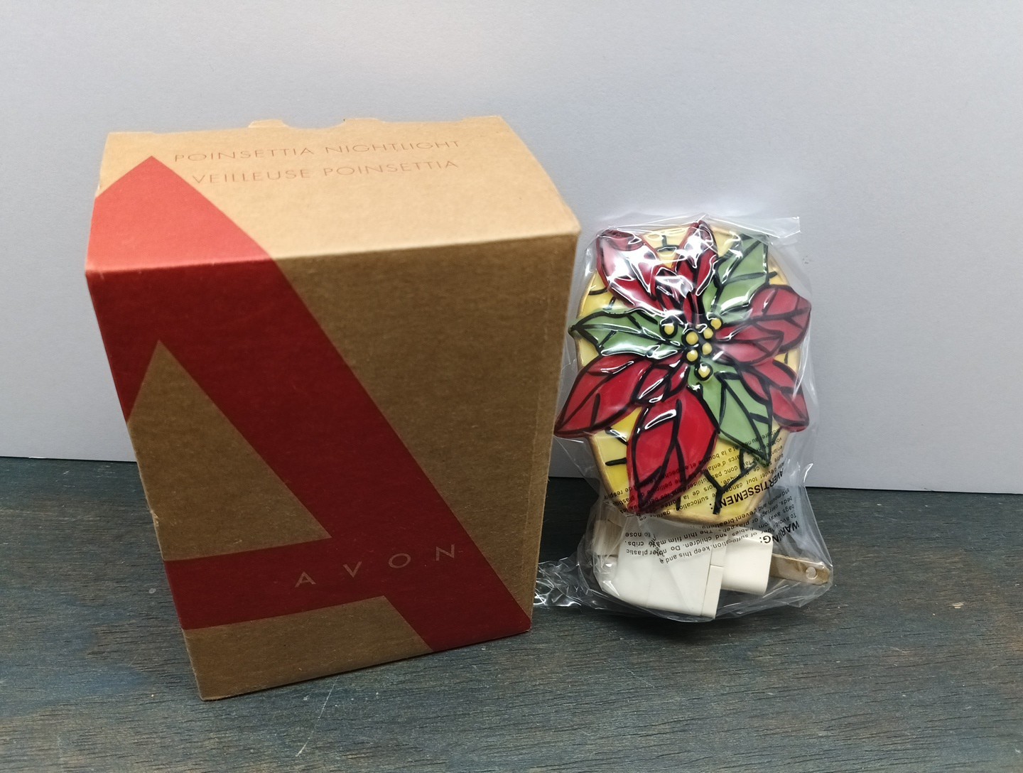 2008 Avon Poinsettia Christmas Holiday Night Light Ceramic NEW in Box