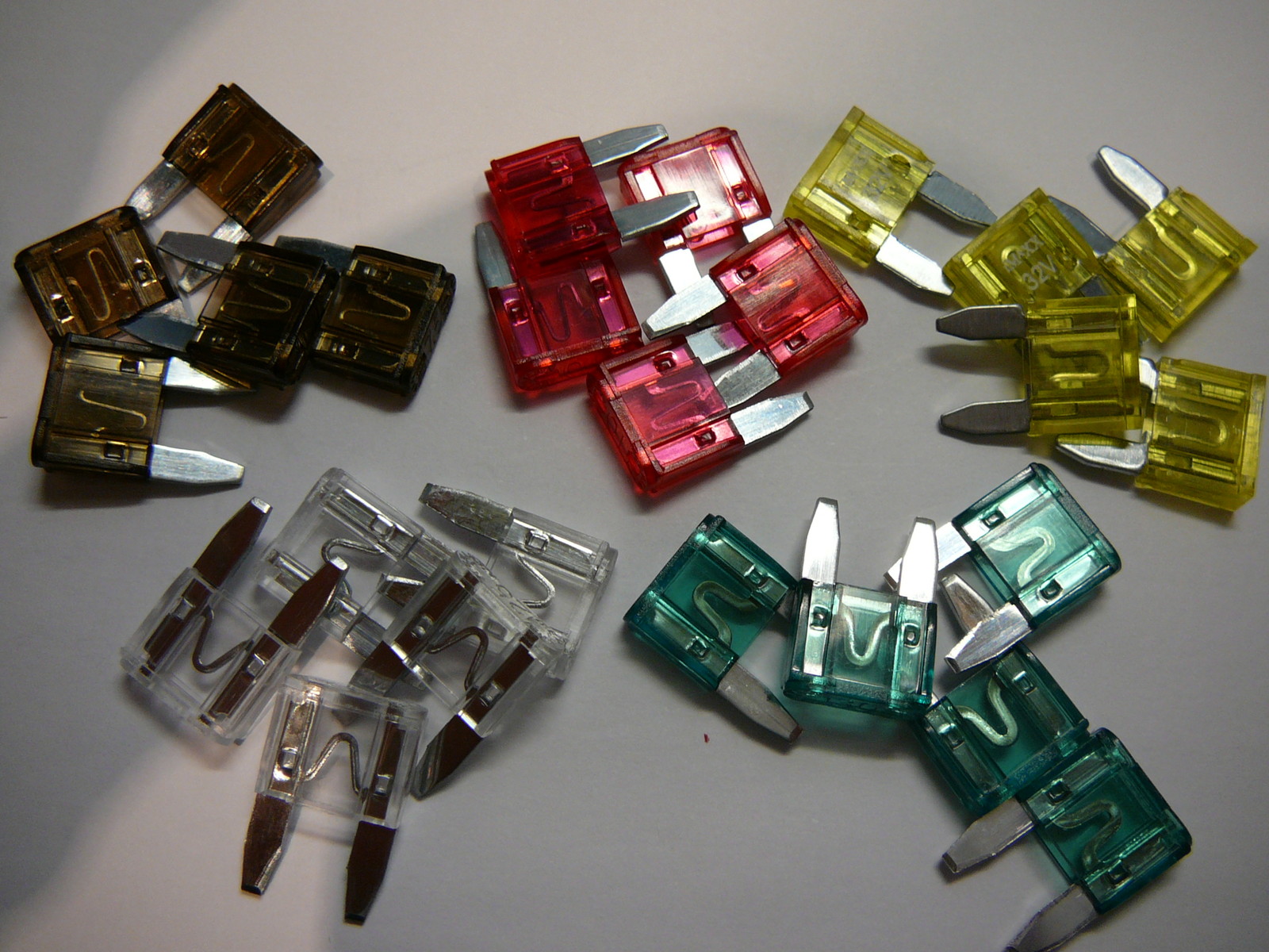 25 MINI BLADE CAR FUSES(7.5A/10A/20A/25A/30A MINI BLADE FUSES)5 OF EACH-(25)