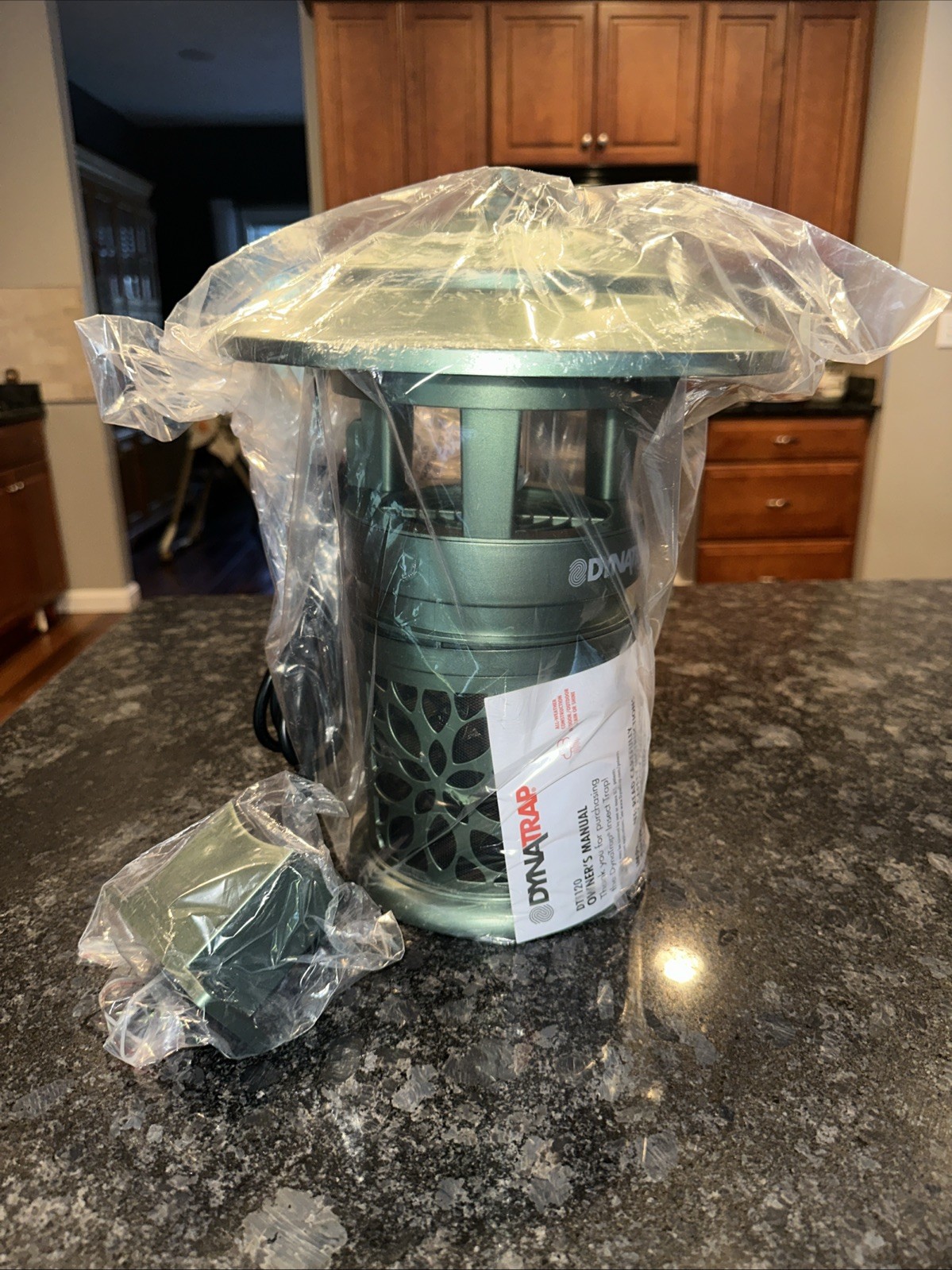 Dynatrap 1/2 Acre Outdoor Flying Insect Trap UV LED Light Model DT1120 Green