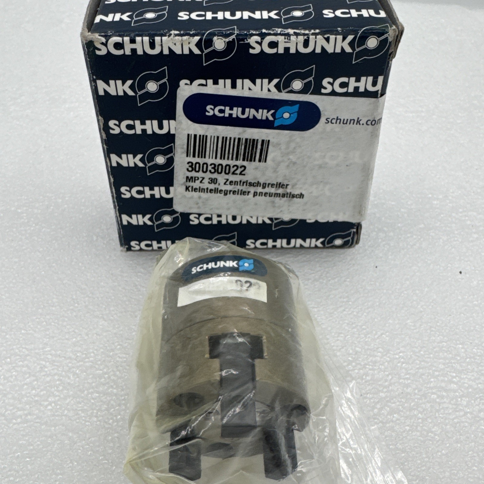 NEW SCHUNK 30030022 MPZ 30 3-FINGER CENTRIC GRIPPER - USA Expedite