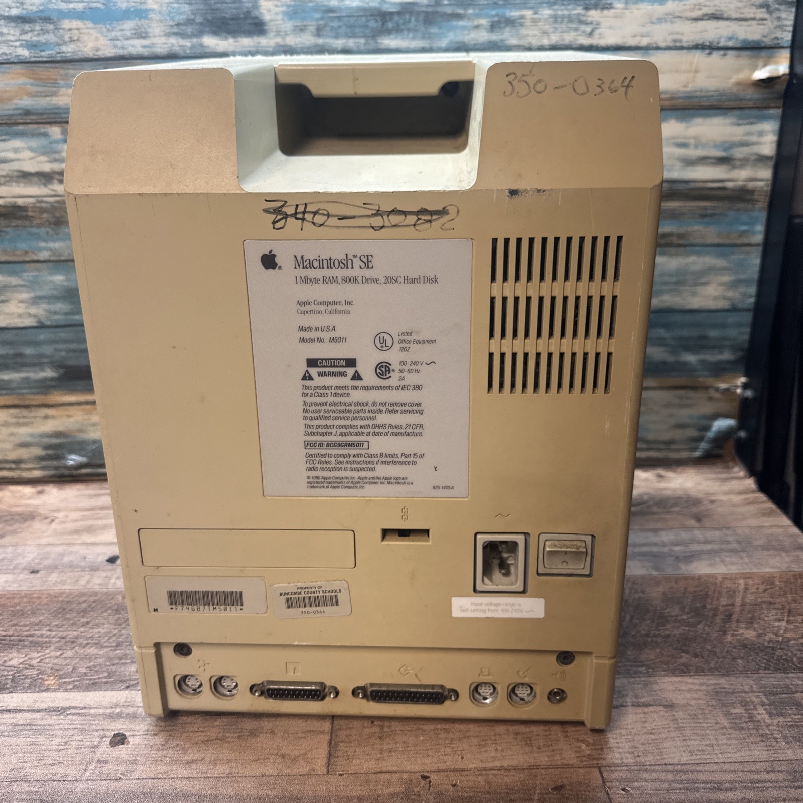 Vintage Apple Macintosh SE Model M5011 Computer - Powers & Boots, As Is