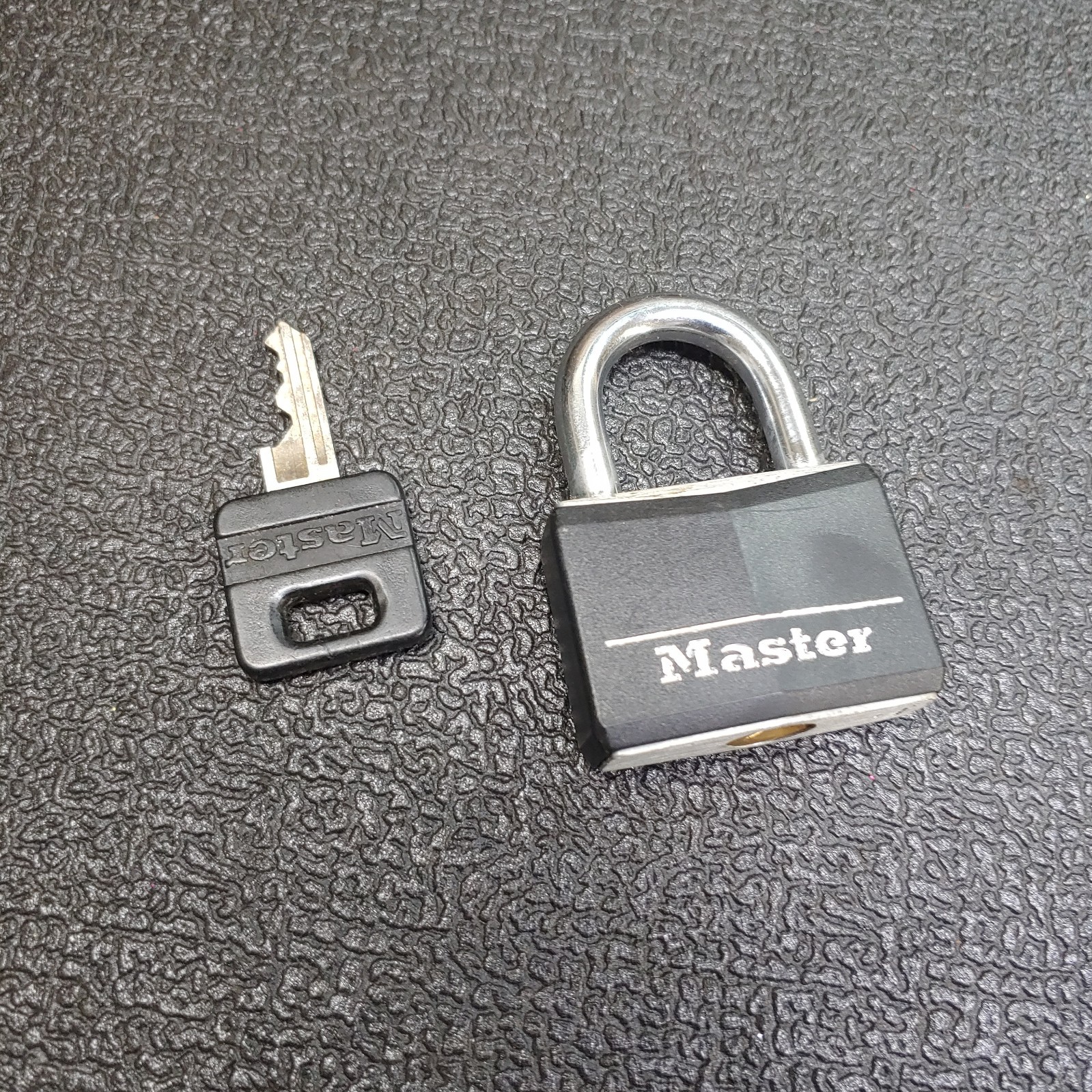 Master Lock - 40mm Keyed Padlock - Black - 1 Key