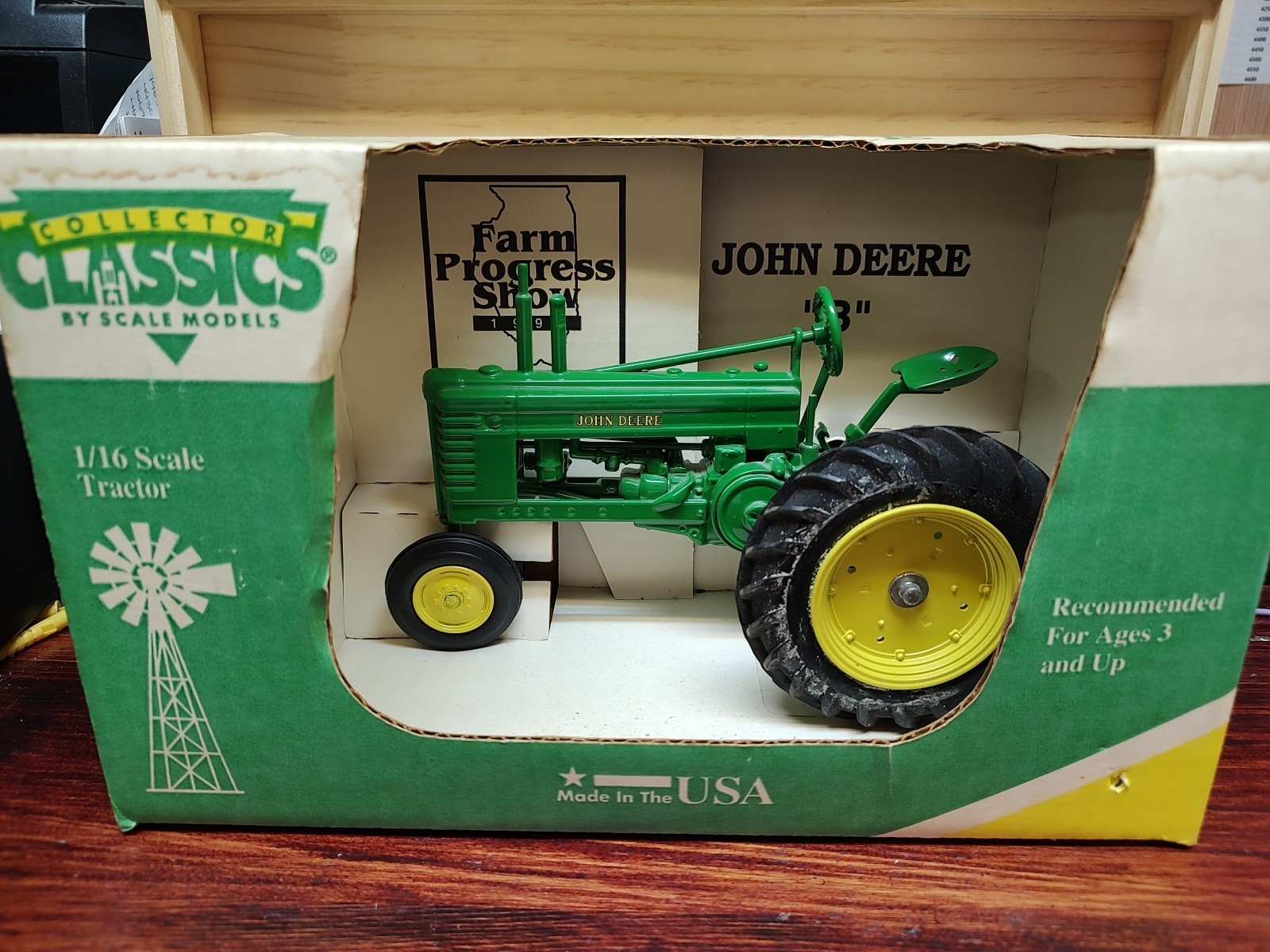 Scale Models Collector Classics 1/16 John Deere B, 1994 Farm Progress Show