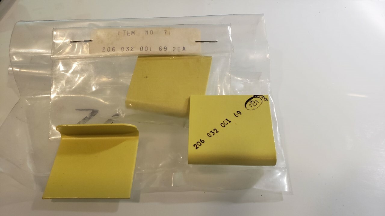 (2)  BELL HELICOPTER CLIPS 206-832-001-69