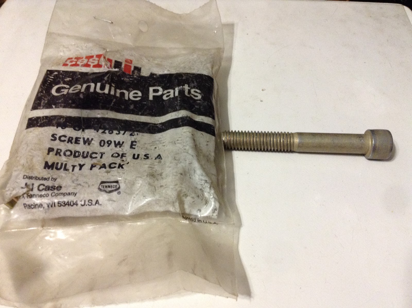 426372 - A New Hex Socket Screw For A IH 454, 464, 474, 574, 674, 2400A Tractors