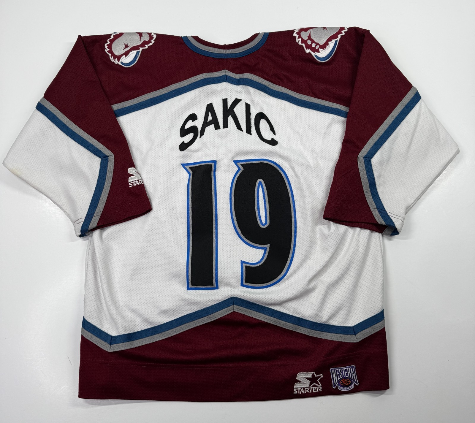 Vintage Starter Colorado Avalanche Jersey Joe Sakic #19 Youth L/XL NHL Hockey