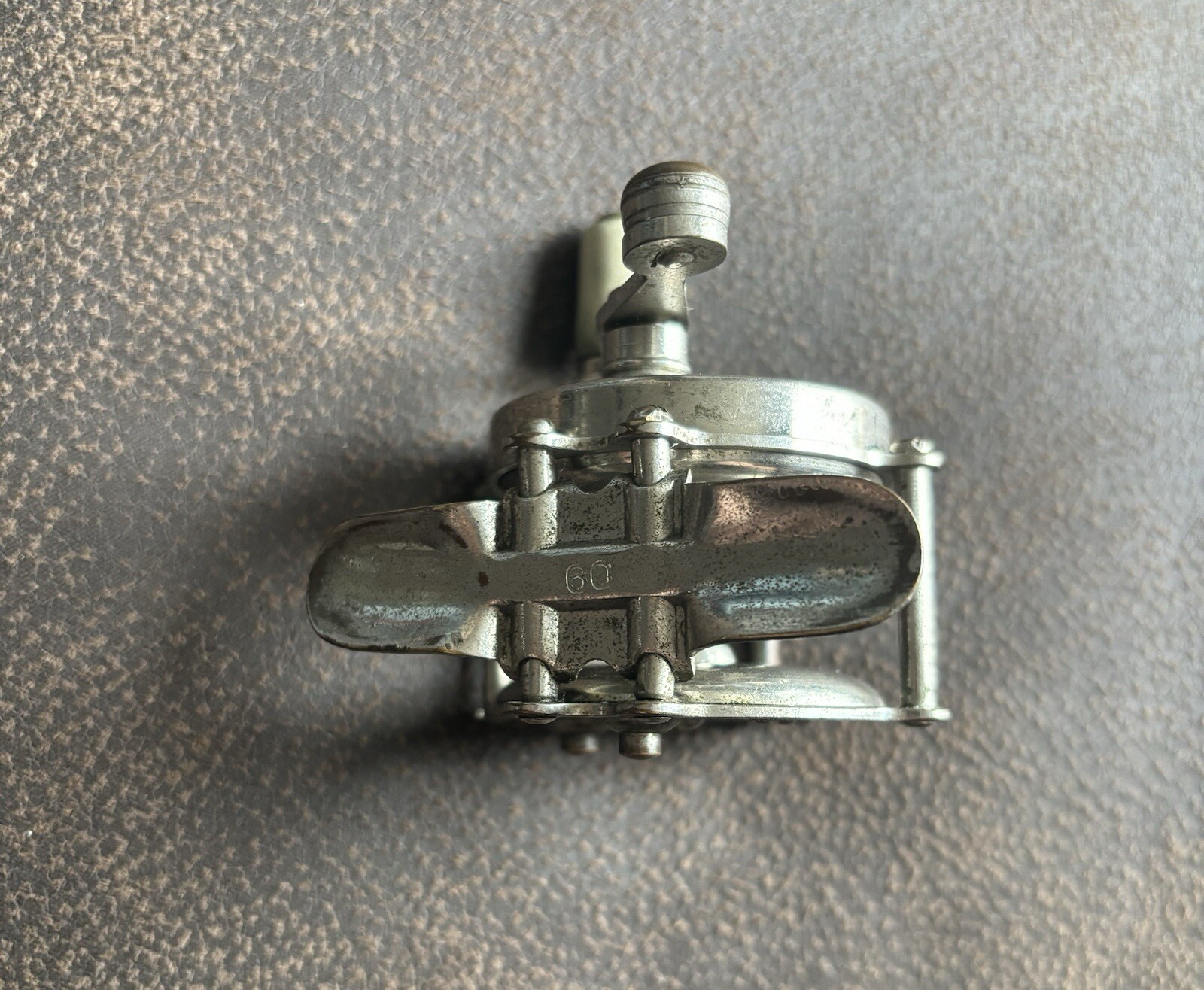 Vintage Unbranded Raised Pillar Reel