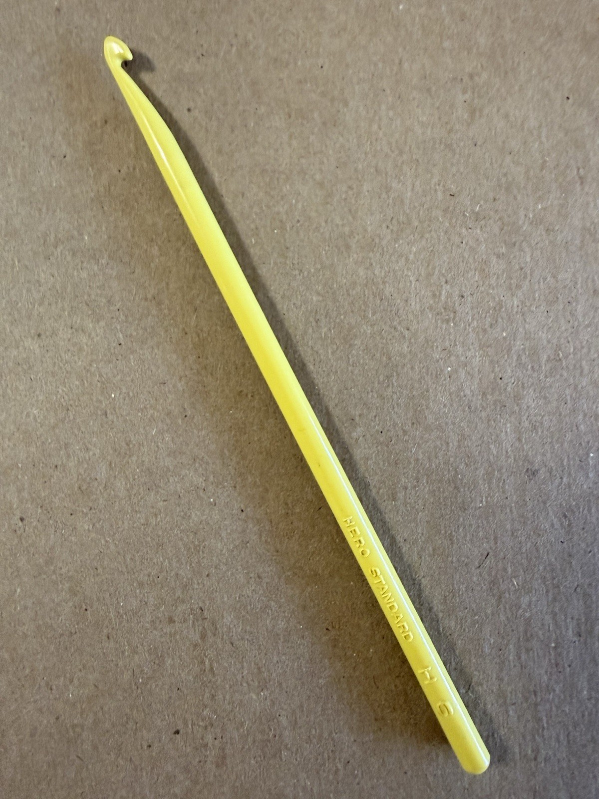 Vintage HERO Standard Plastic Yellow Crochet Hook Size H 6
