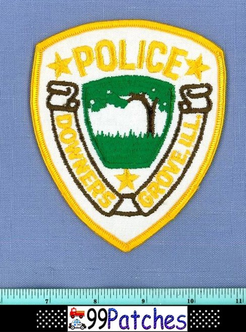 DOWNERS GROVE ILLINOIS Police Shoulder Patch SPREADING TREE GOLD STAR 5G