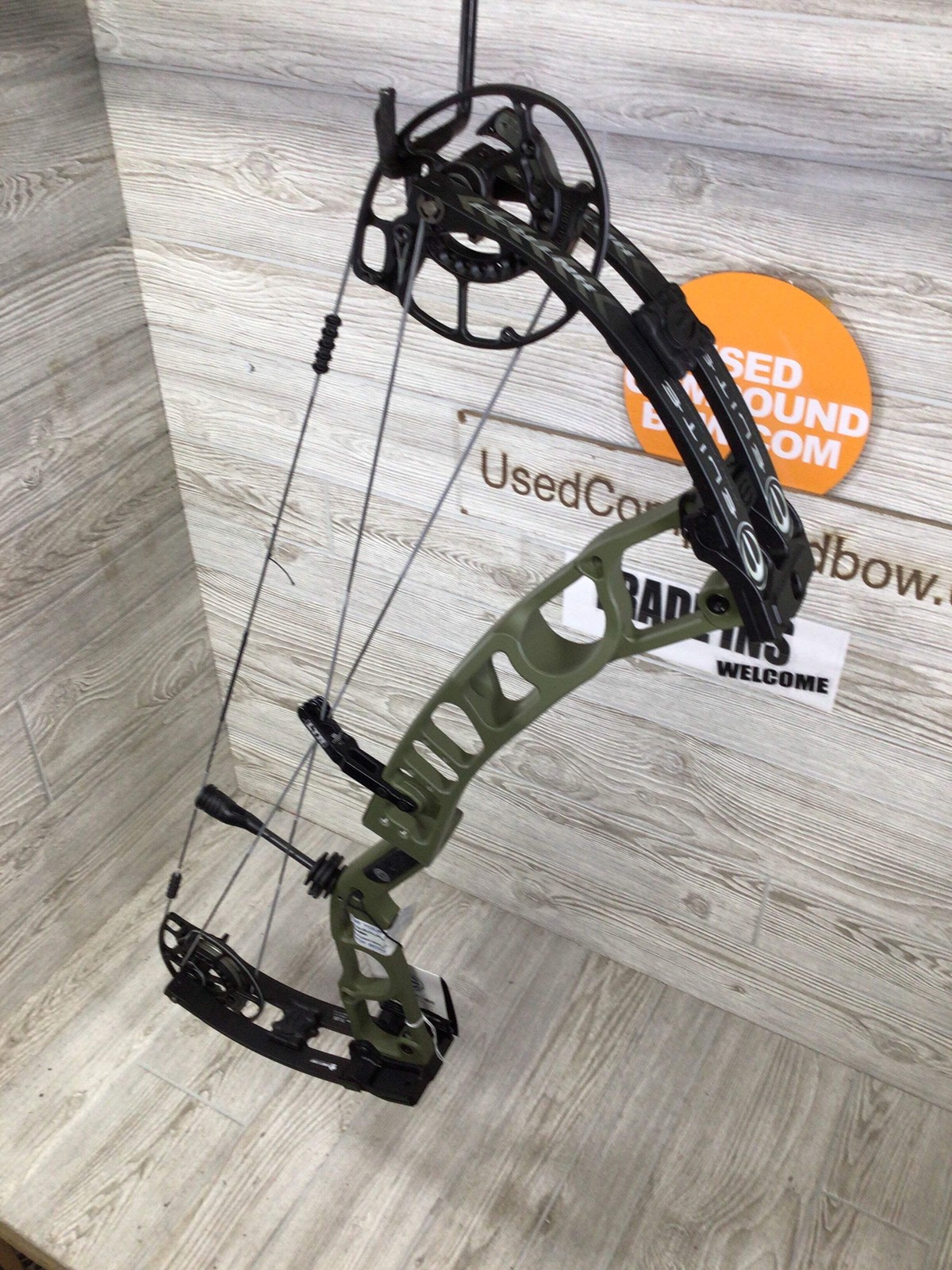 Elite HNTR33 OD green RH Bow 60-70#