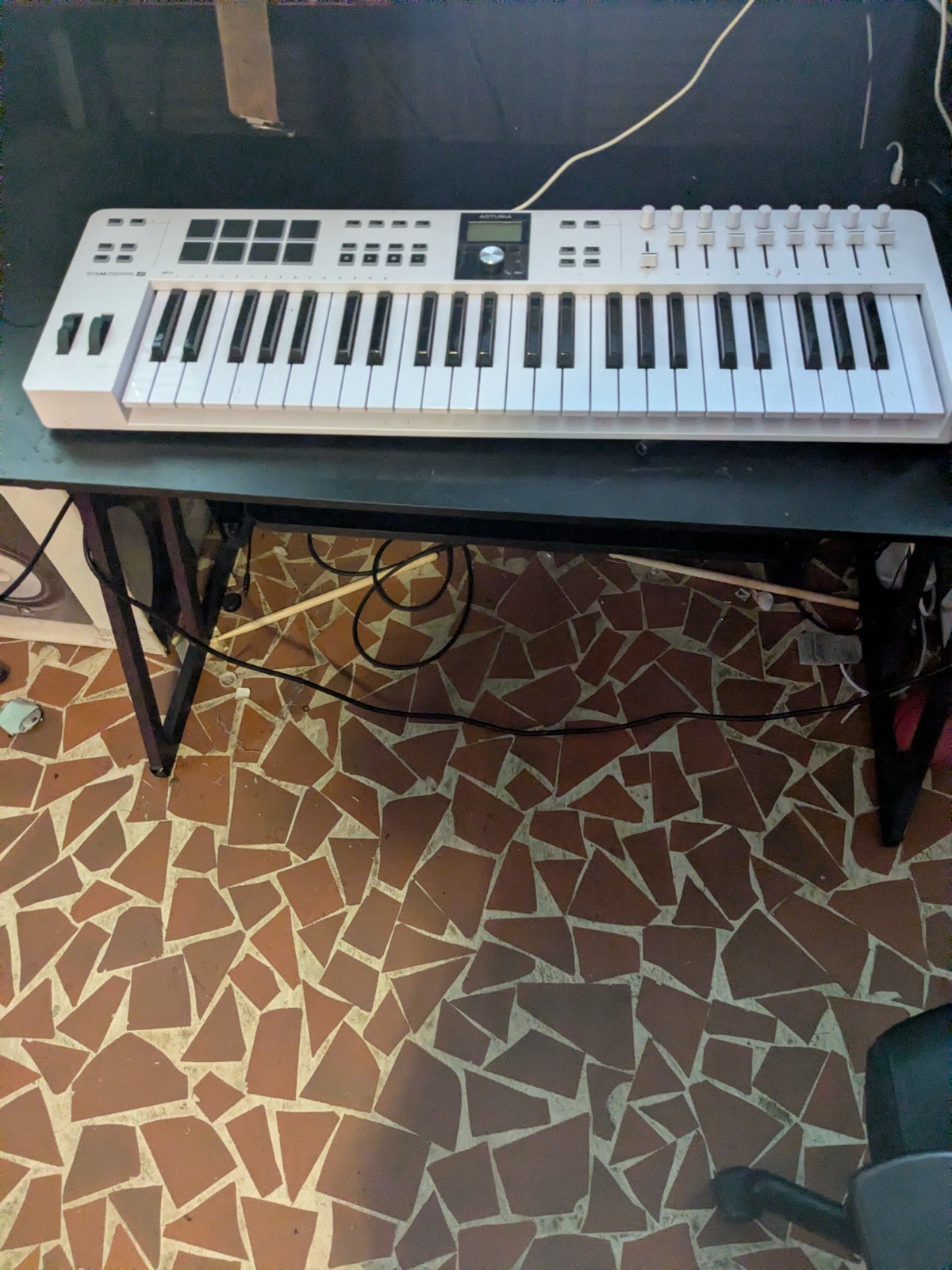 Arturia KeyLab Essential 49 49-Key USB MIDI Keyboard Controller White, Pads