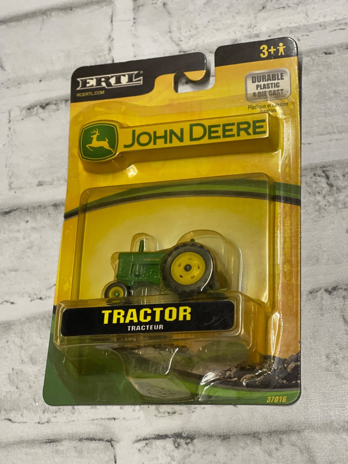 ERTL John Deere Tractor 1/64 New in Package NIP Vintage Vtg 37016 Toy Sealed