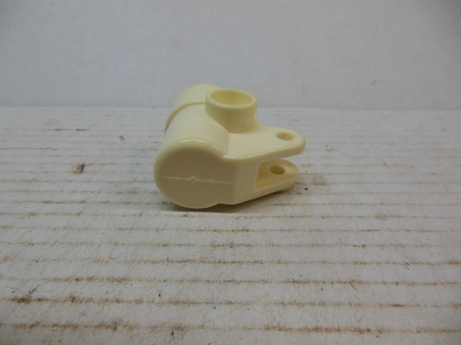 JOHN DEERE PLASTIC CLAMP BRACKET PT6563 OEM NOS