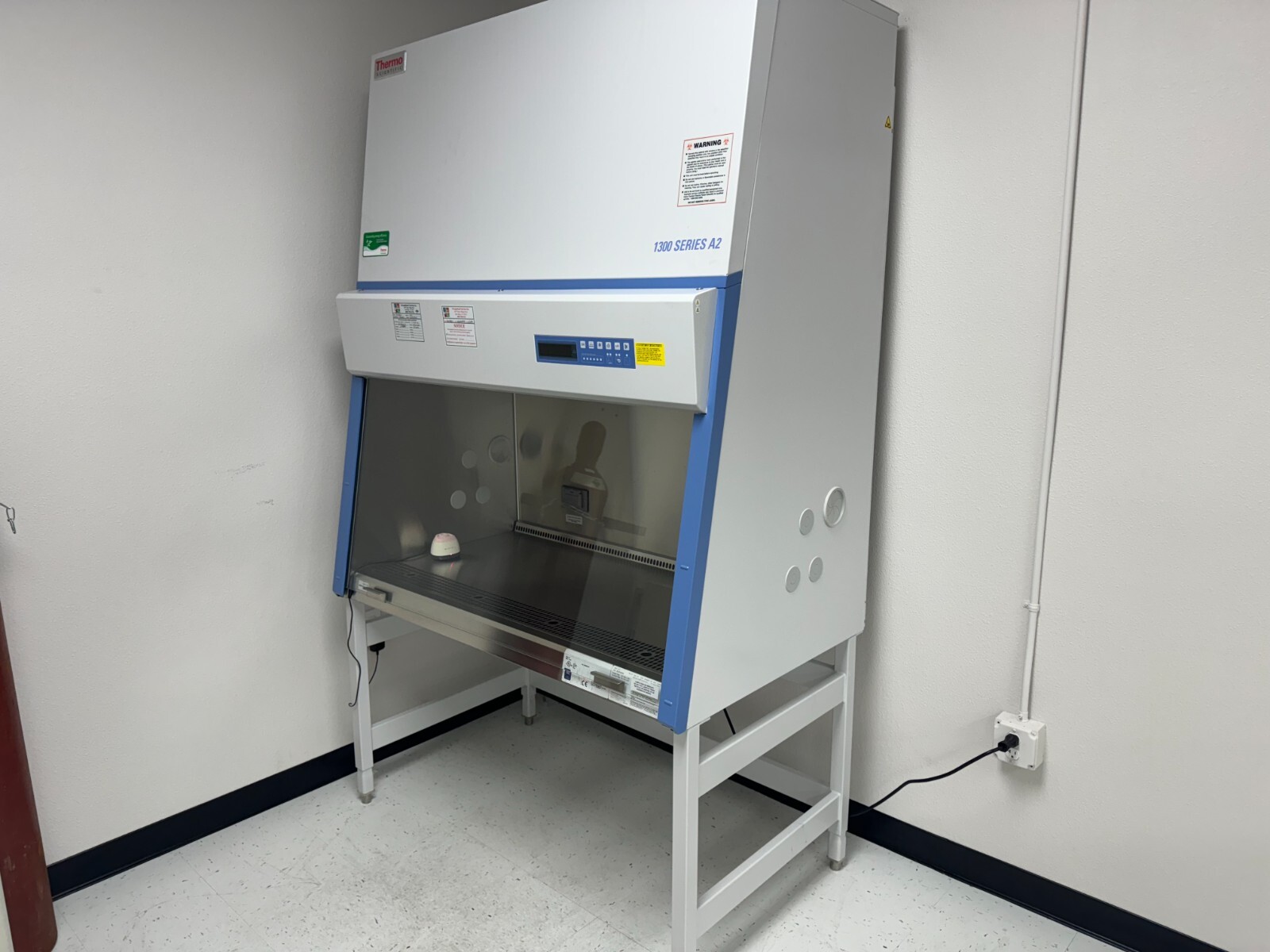 Thermo 1300 Series Class II, Type A2 Biological Safety Cabinet