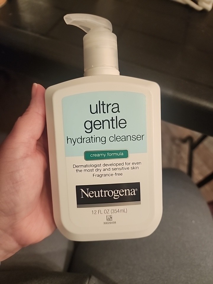 Neutrogena Ultra Gentle Hydrating Cleanser Creamy Formula• 12oz• Discontinued