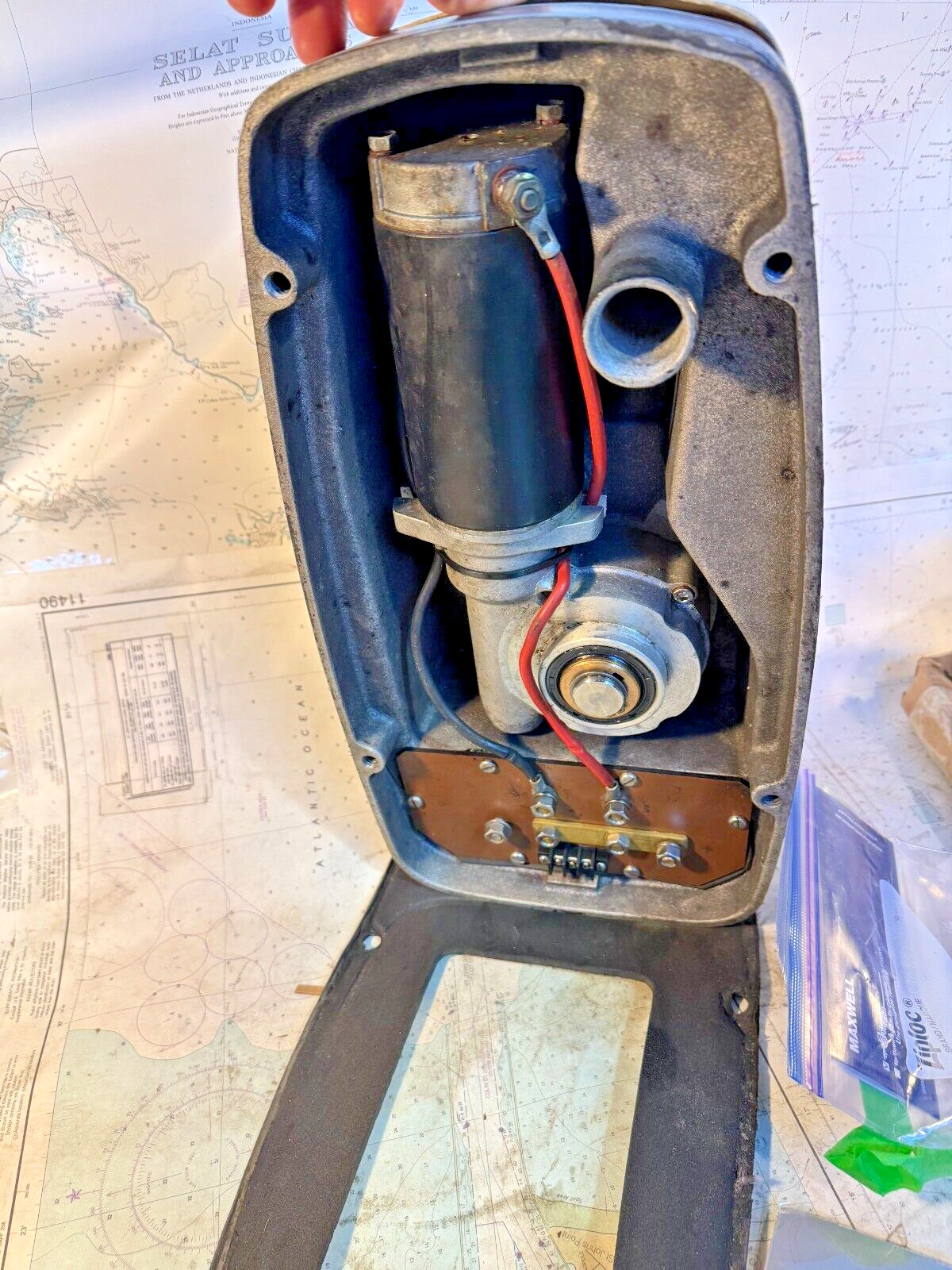 Maxwell R700 12Volt D.C. Automatic Rope Anchor Winch
