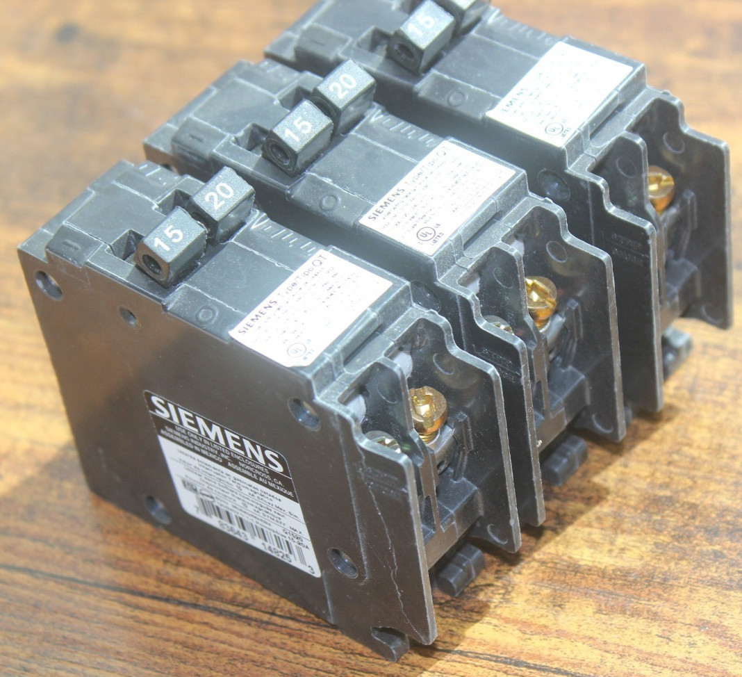 (LOT OF 3) Siemens QT 15-amp/20-amp 1 -Pole Tandem Circuit Breaker NEW