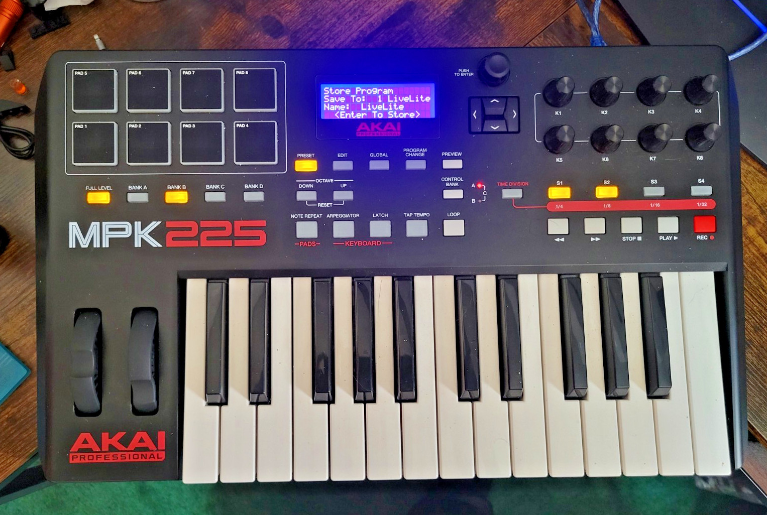 AKAI Professional MPK225 MIDI Keyboard Controller