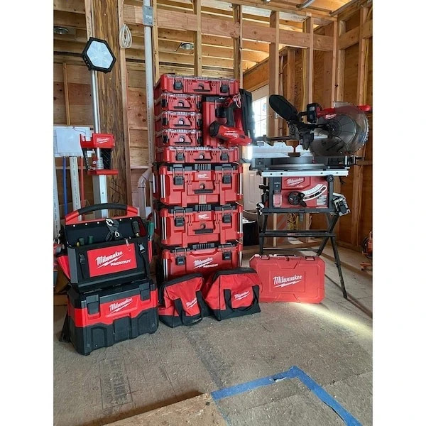 Milwaukee 48-22-8425 100-Pound Capacity Polymer Packout Large Tool Box