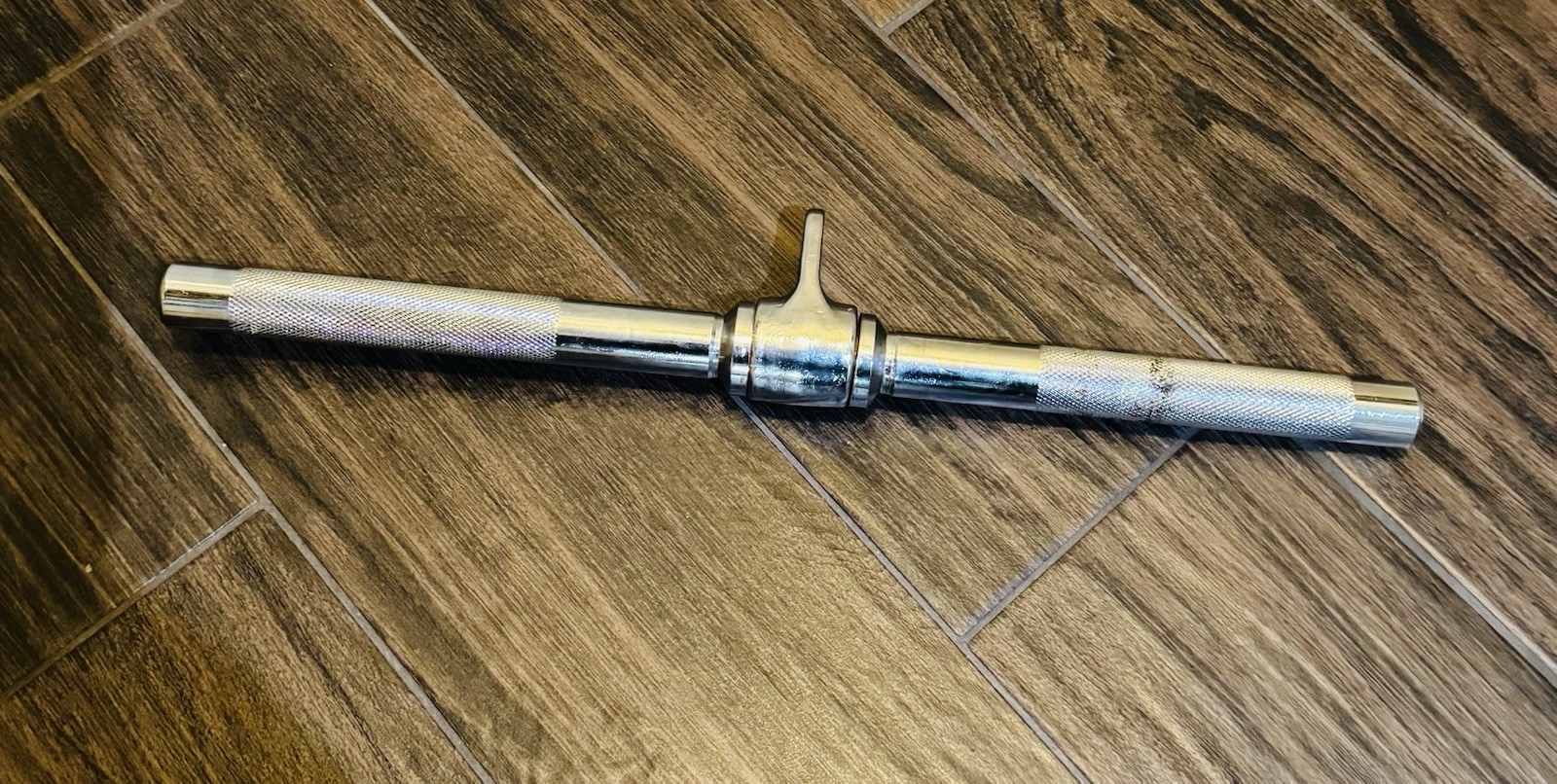 Lat pulldown bar Gym attachment