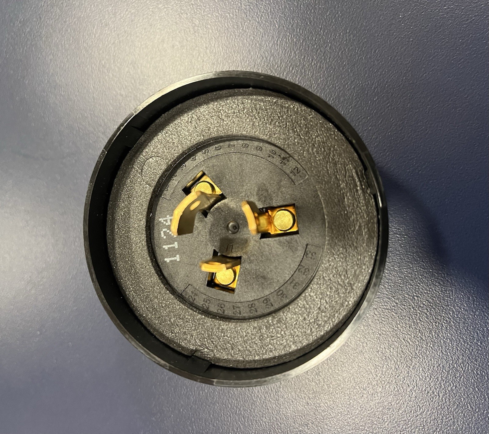LONGJOIN JL-208 Shorting Cap 3-Pin Twist-Lock 0-480VAC, 50/60HZ