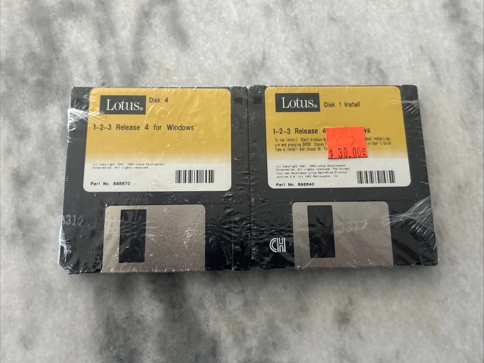LOTUS 123 release 4 for  Windows 3.5  inch Diskettes Sealed
