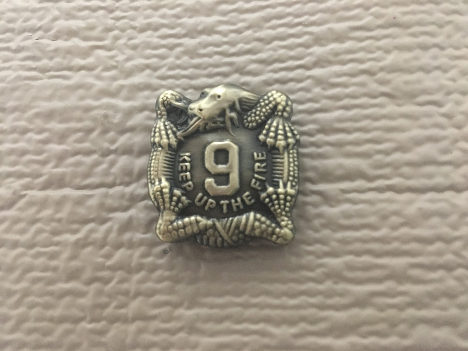 US ARMY 9TH INFANTRY REGIMENT "KEEP UP THE FIRE" PIN