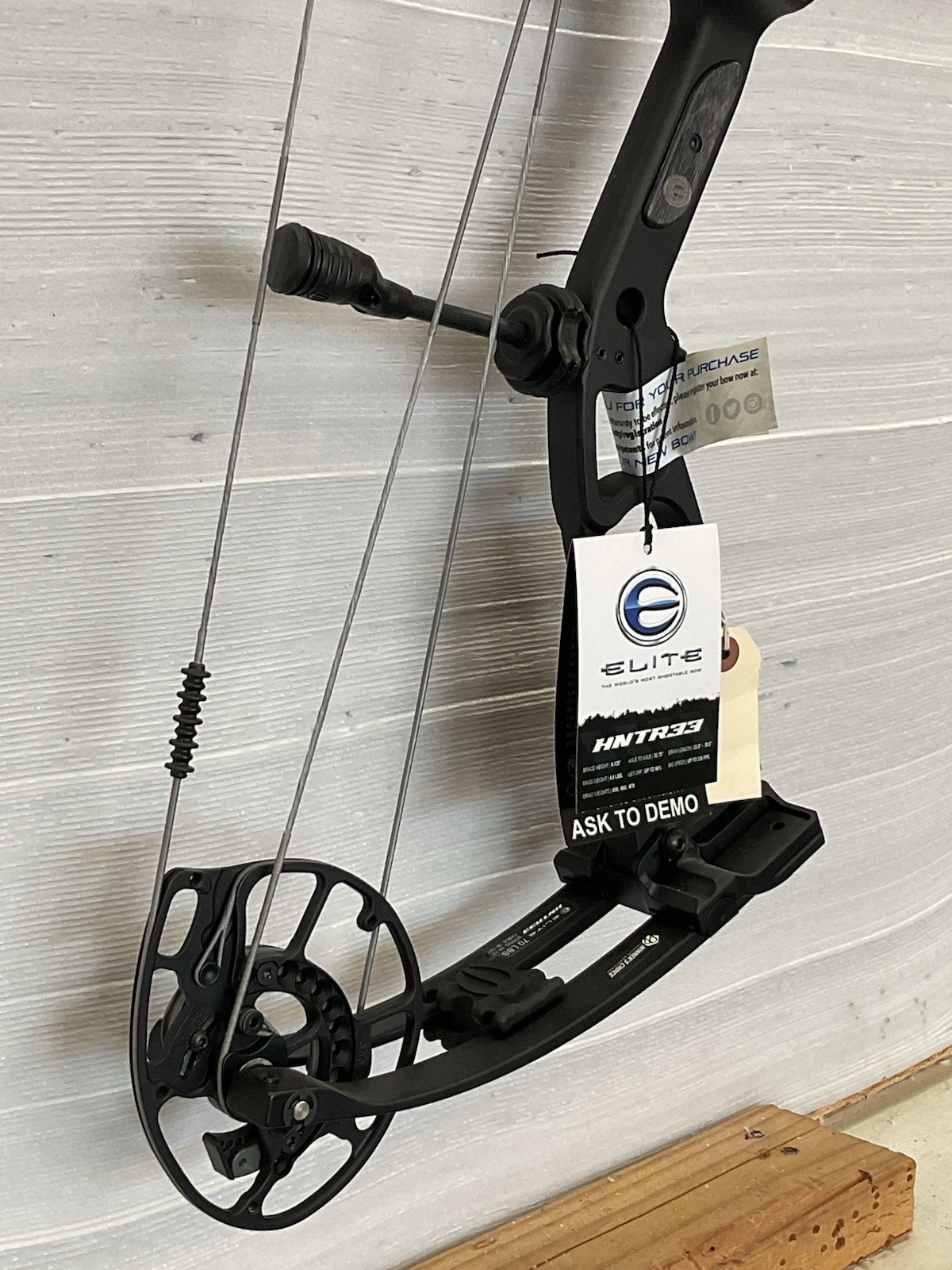 Elite Hunter 33, RH, In Black