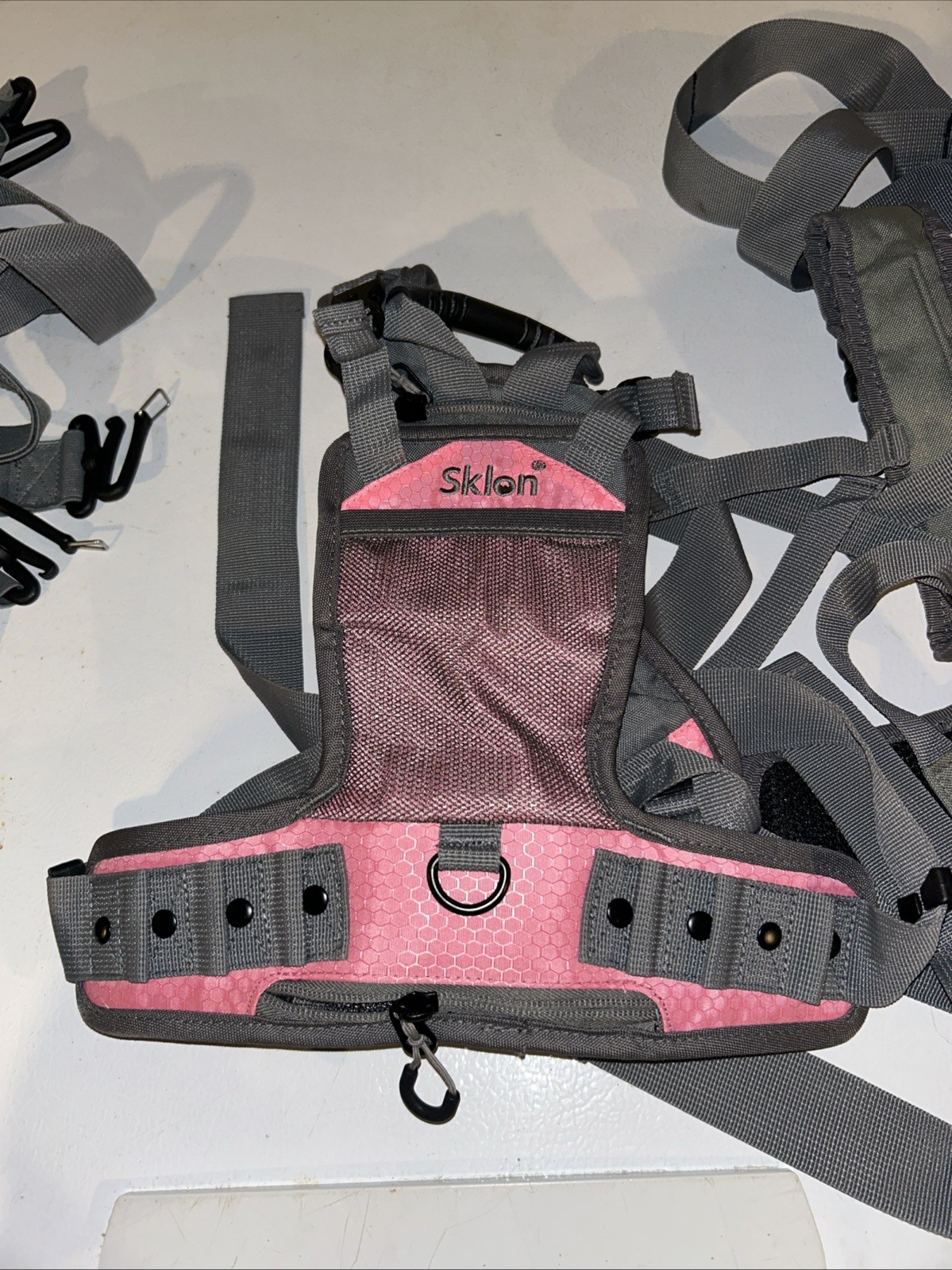 Sklon Ski and Snowboard Harness for Kids with Leash Adjustable Pink