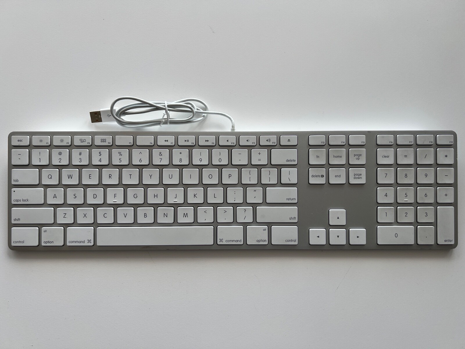 Apple Aluminum USB Wired Keyboard w/ Numeric Keypad A1243