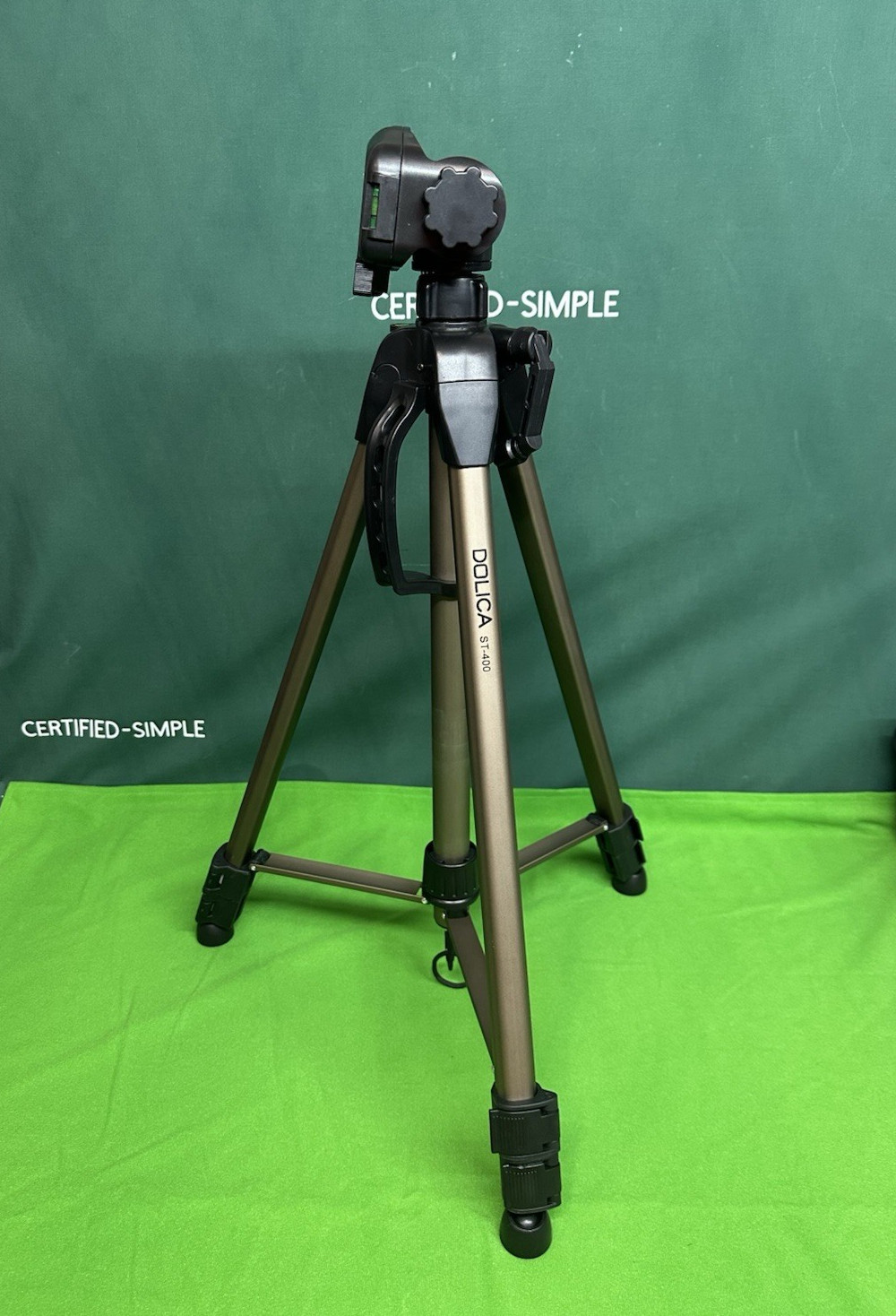 Dolica ST‑400 63" Lightweight Aluminum Tripod