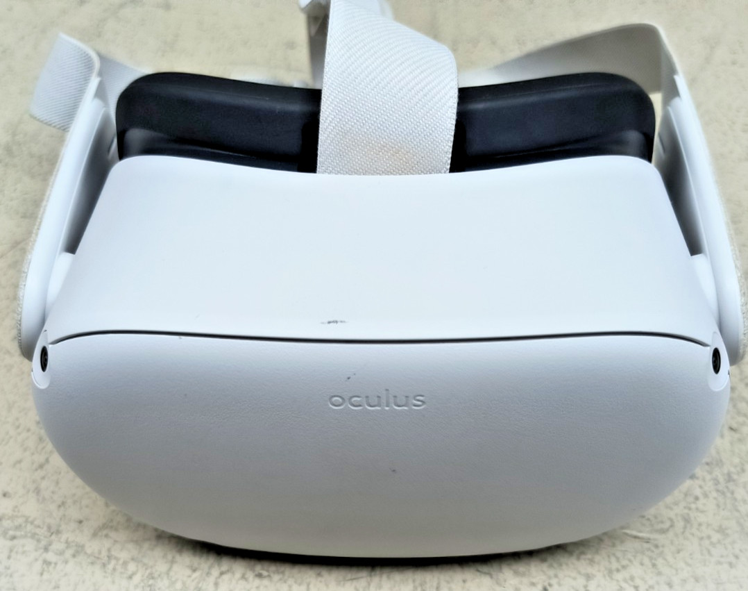 Oculus Quest 2 VR Headset 256GB Combo Decent Shape Case Doesn't Zip Tested Works
