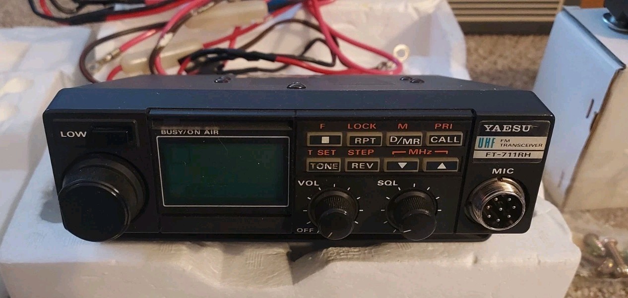YAESU FT-711RH UHF FM TRANSCEIVER - USED UNTESTED