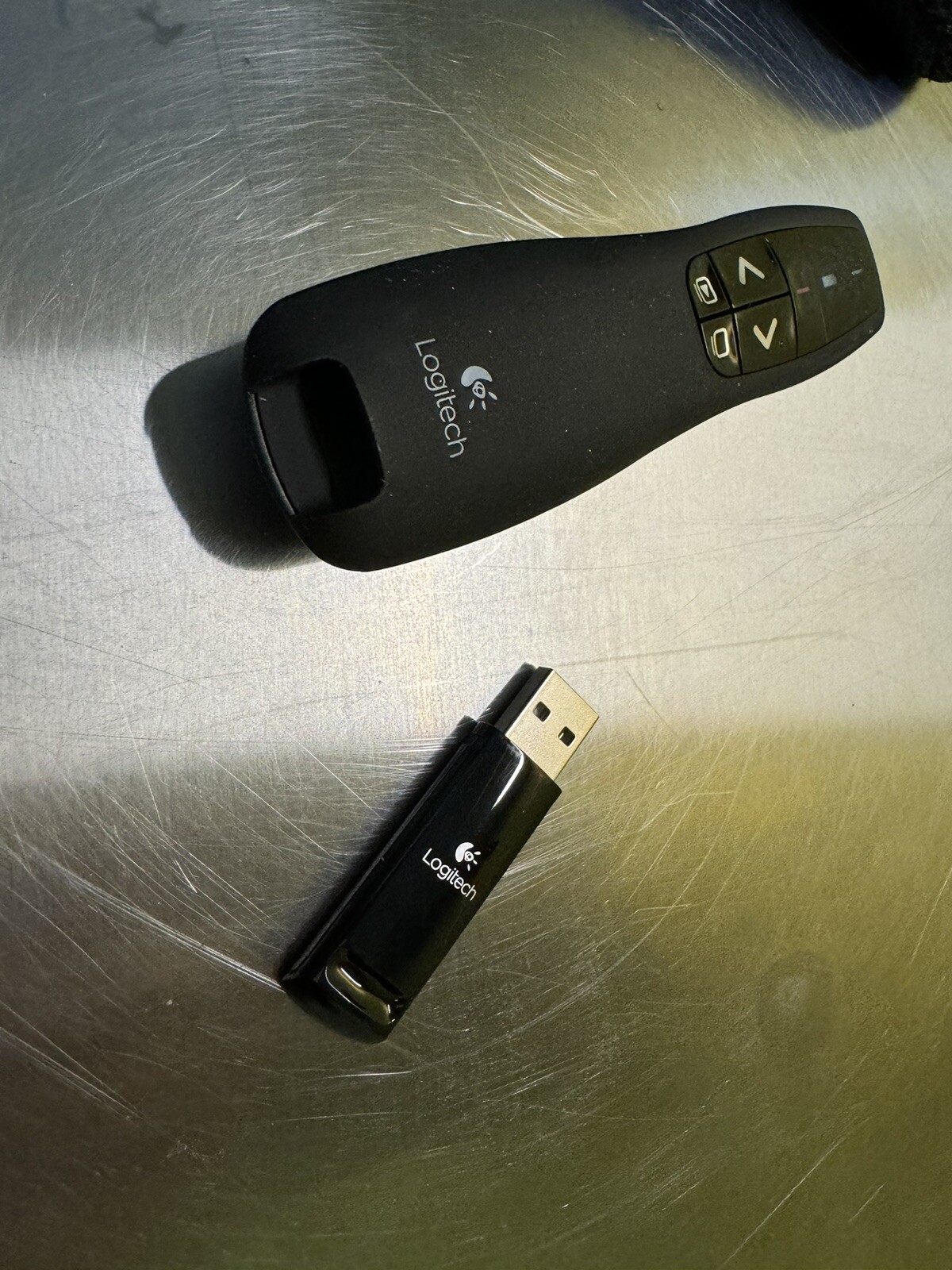 Logitech R400 Wireless Pointer Presentation Remote for Basic Slide Navigation