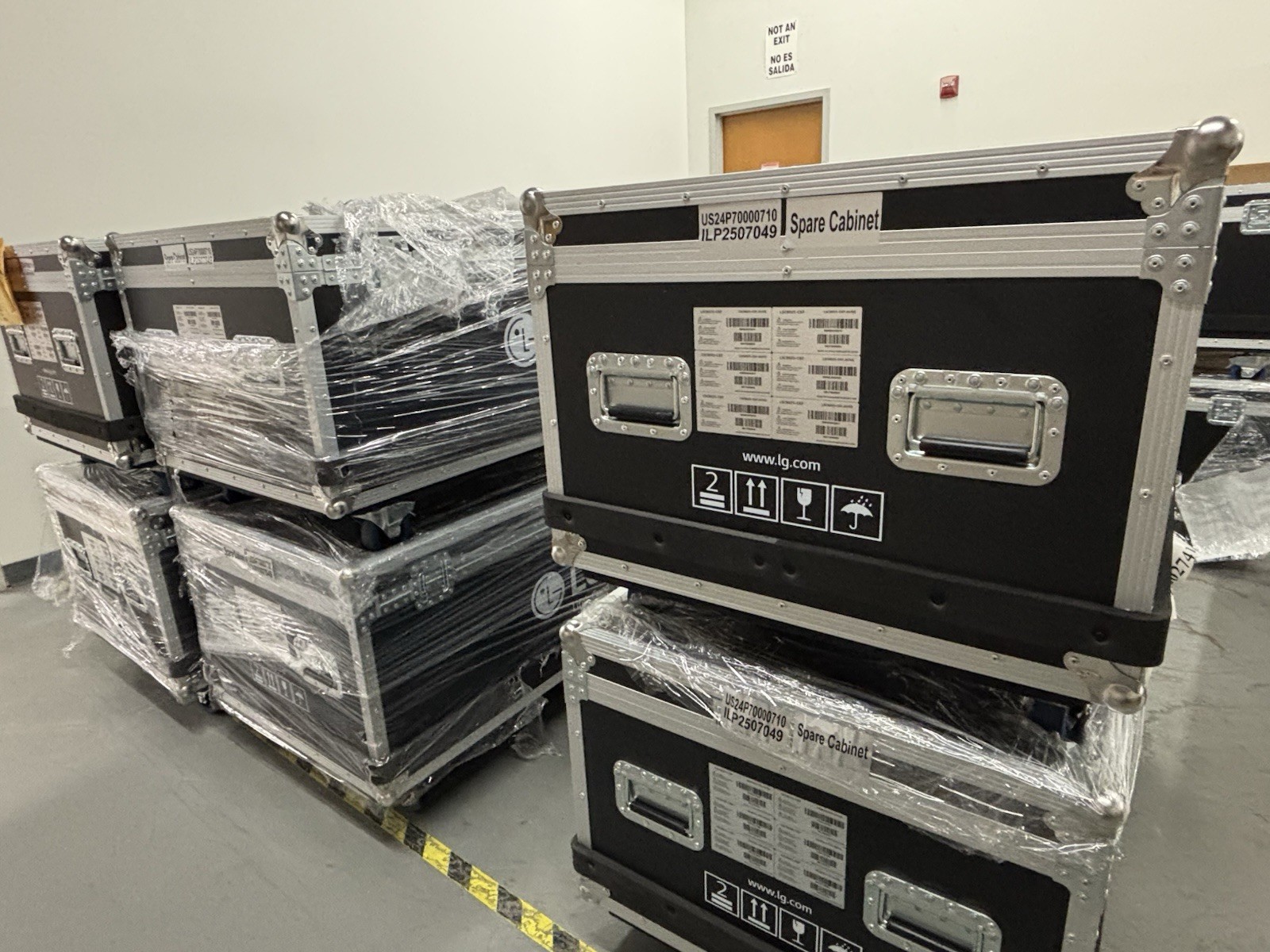 NEW SMALL Multi Purpose Road cases - Case H: NEW L: 33 3/8”  W: 29”  H: 26”